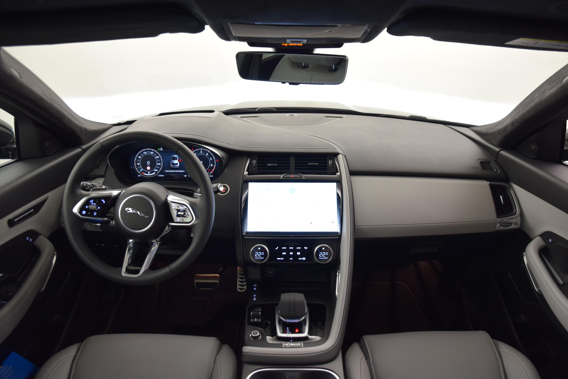JAGUAR E-Pace 1.5 T 270e R-Dynamic HSE AWD-image-26