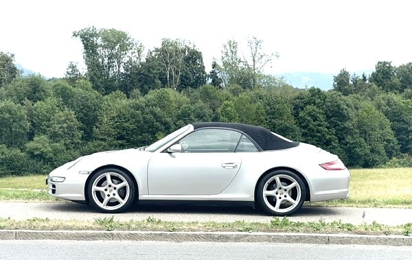 PORSCHE 911 Cabrio Carrera 4-image-3