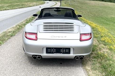 PORSCHE 911 Cabrio Carrera 4-image-10