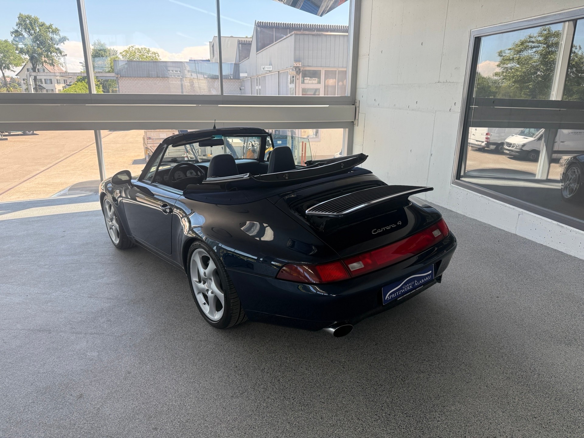 PORSCHE 911 Carrera 4 Cabrio-showroom-element-2