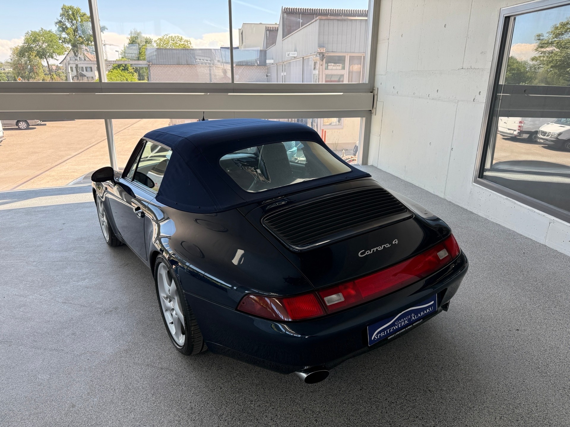 PORSCHE 911 Carrera 4 Cabrio-image-5