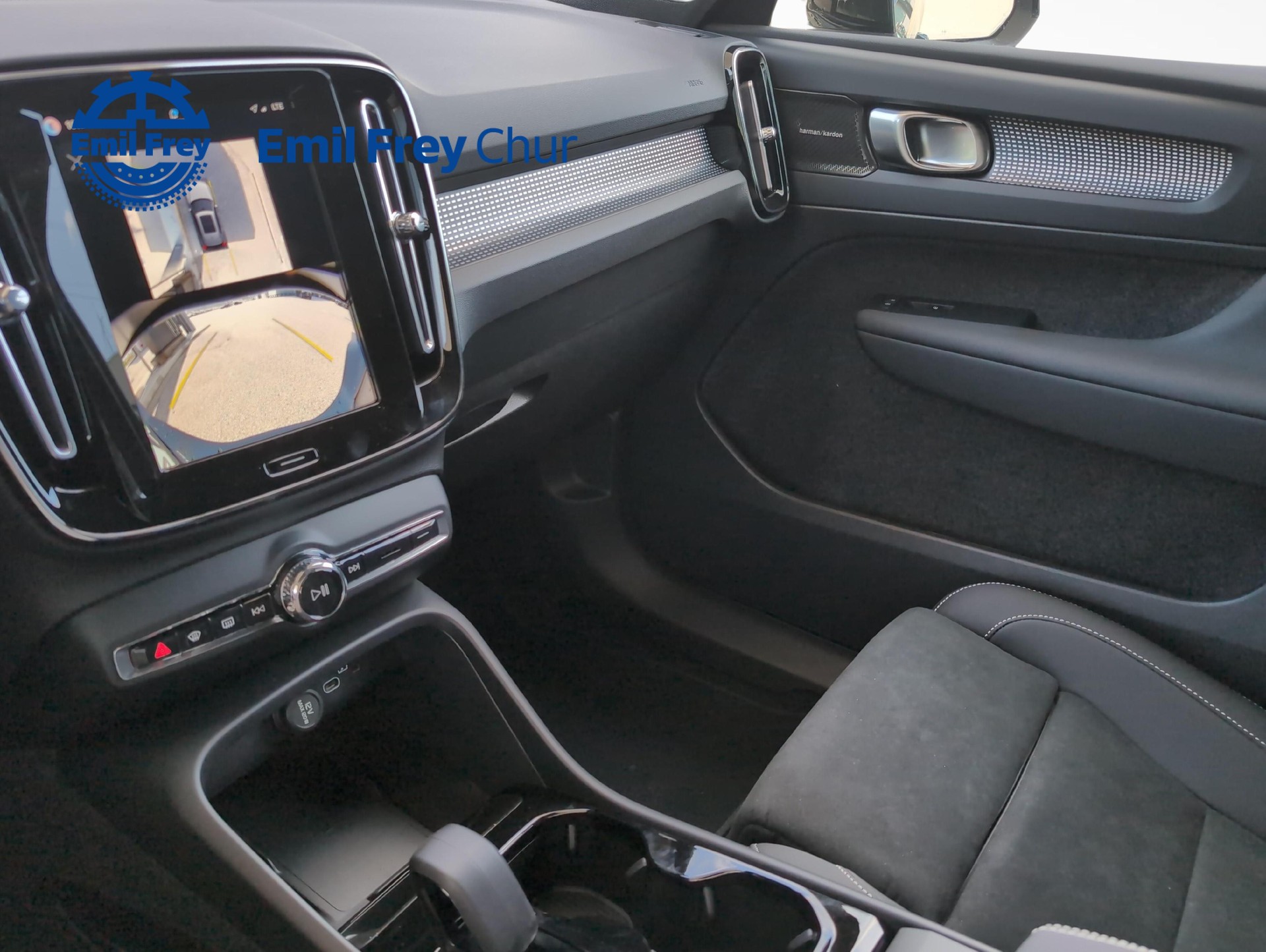 VOLVO EX40 Twin Ultra AWD-showroom-element-3