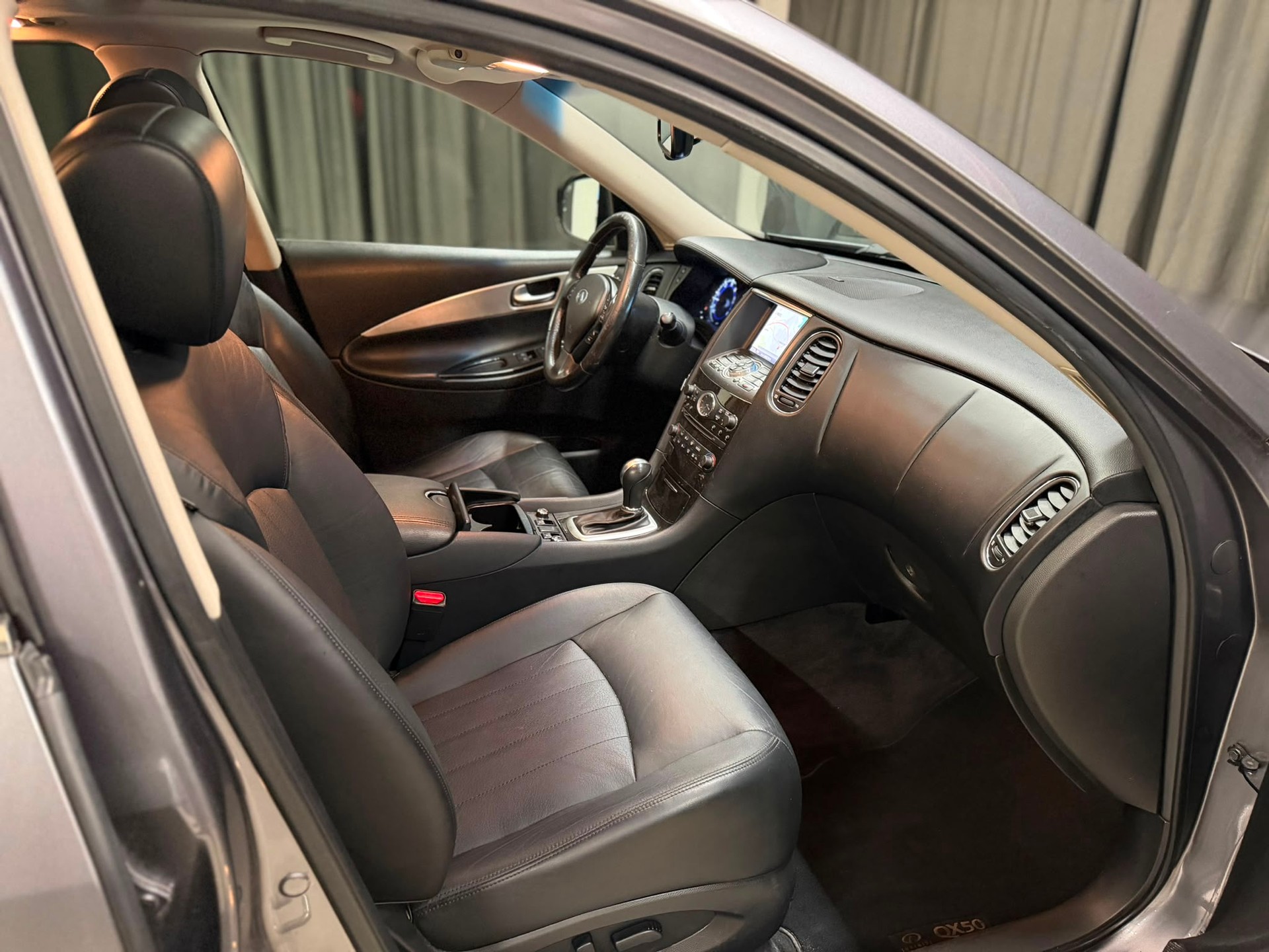 INFINITI QX50 3.0d AWD Automatic-image-12