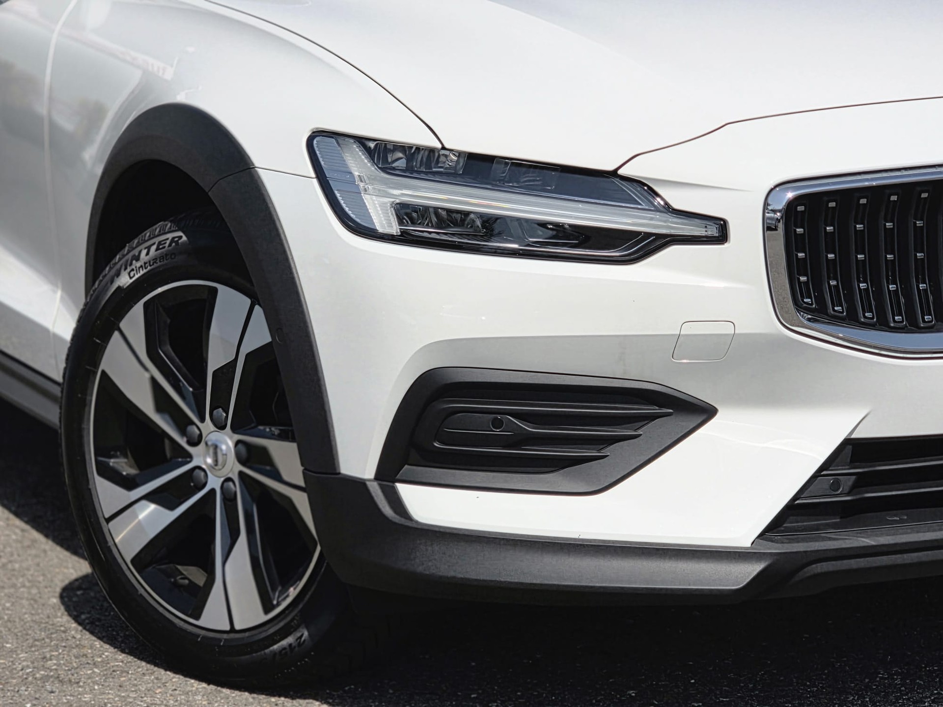 VOLVO VOLVO V60 Cross Country B4 D AWD Geartronic | CH-Fahrzeug | Gratis-Service bis 150'000 km | Top Zustand | Top Ausstattung-showroom-element-3