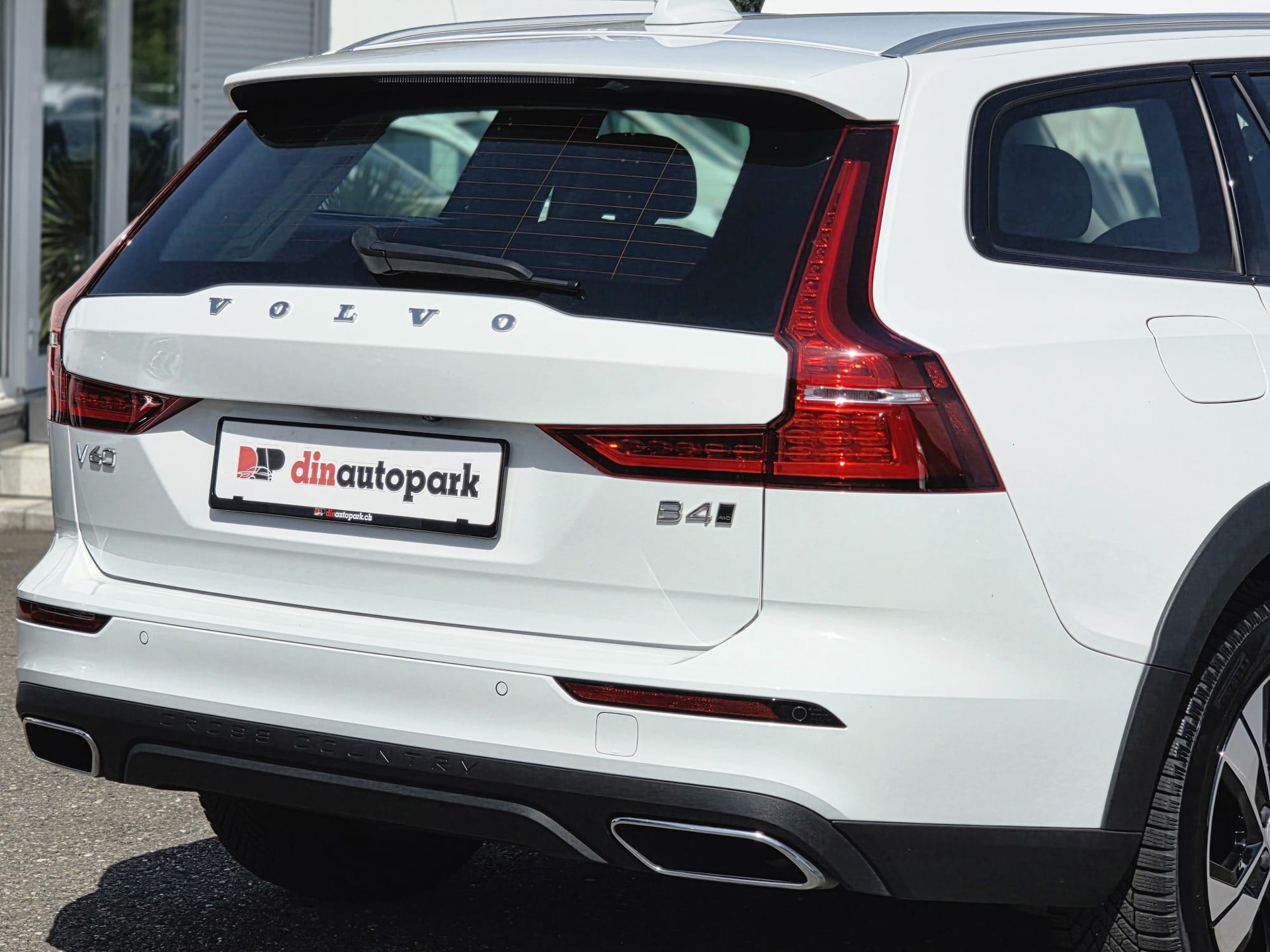 VOLVO VOLVO V60 Cross Country B4 D AWD Geartronic | CH-Fahrzeug | Gratis-Service bis 150'000 km | Top Zustand | Top Ausstattung-image-6