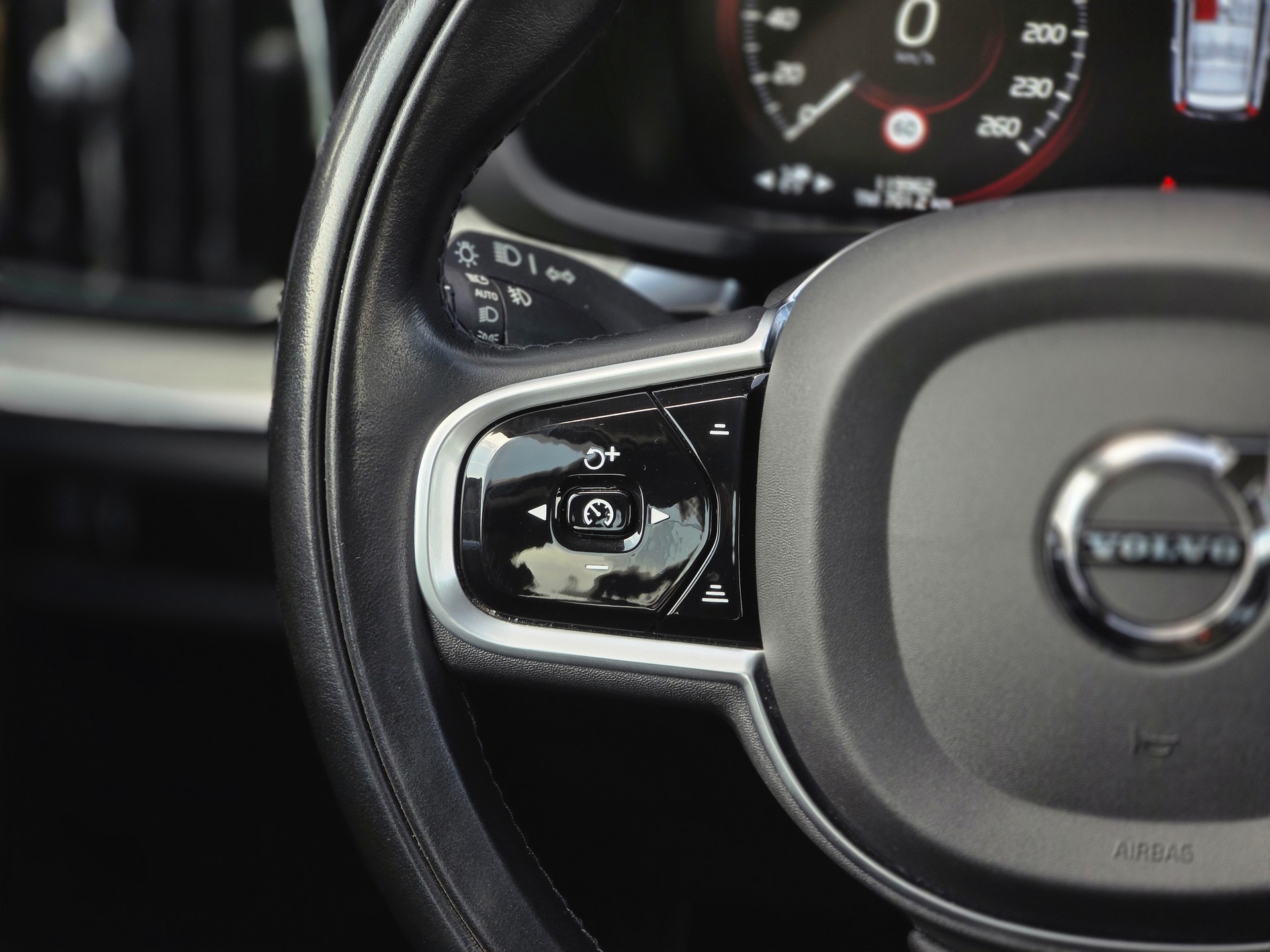 VOLVO VOLVO V60 Cross Country B4 D AWD Geartronic | CH-Fahrzeug | Gratis-Service bis 150'000 km | Top Zustand | Top Ausstattung-image-13