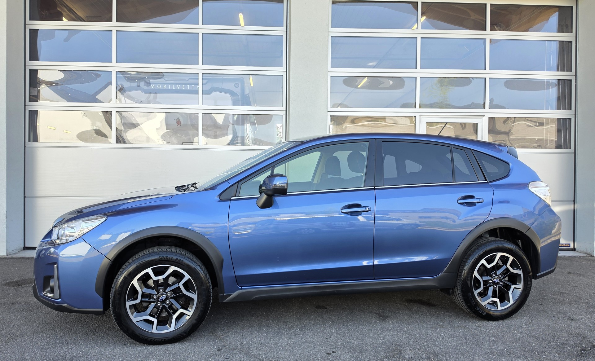SUBARU XV 2.0 Swiss Three AWD CVT-showroom-element-2