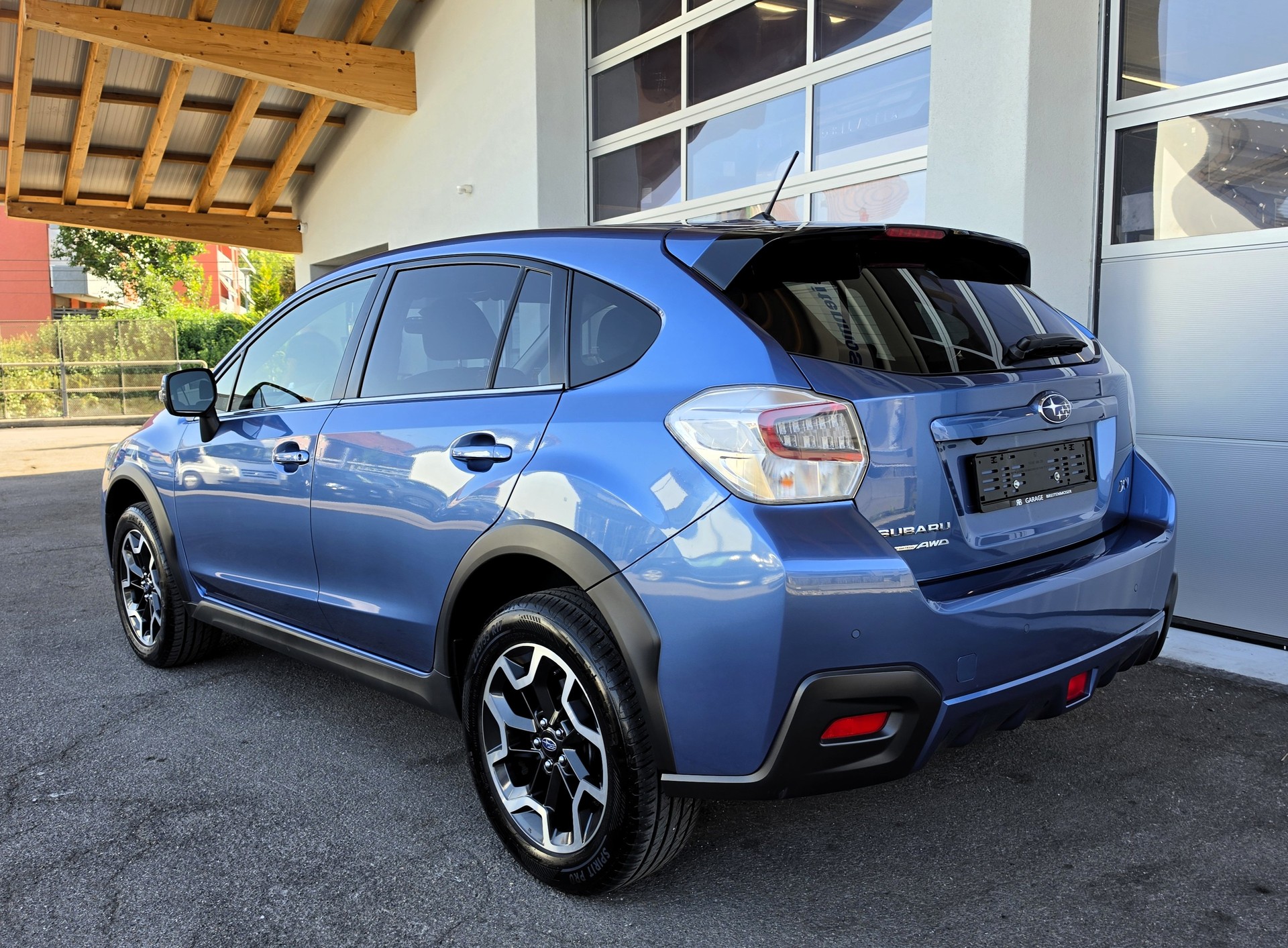 SUBARU XV 2.0 Swiss Three AWD CVT-showroom-element-3
