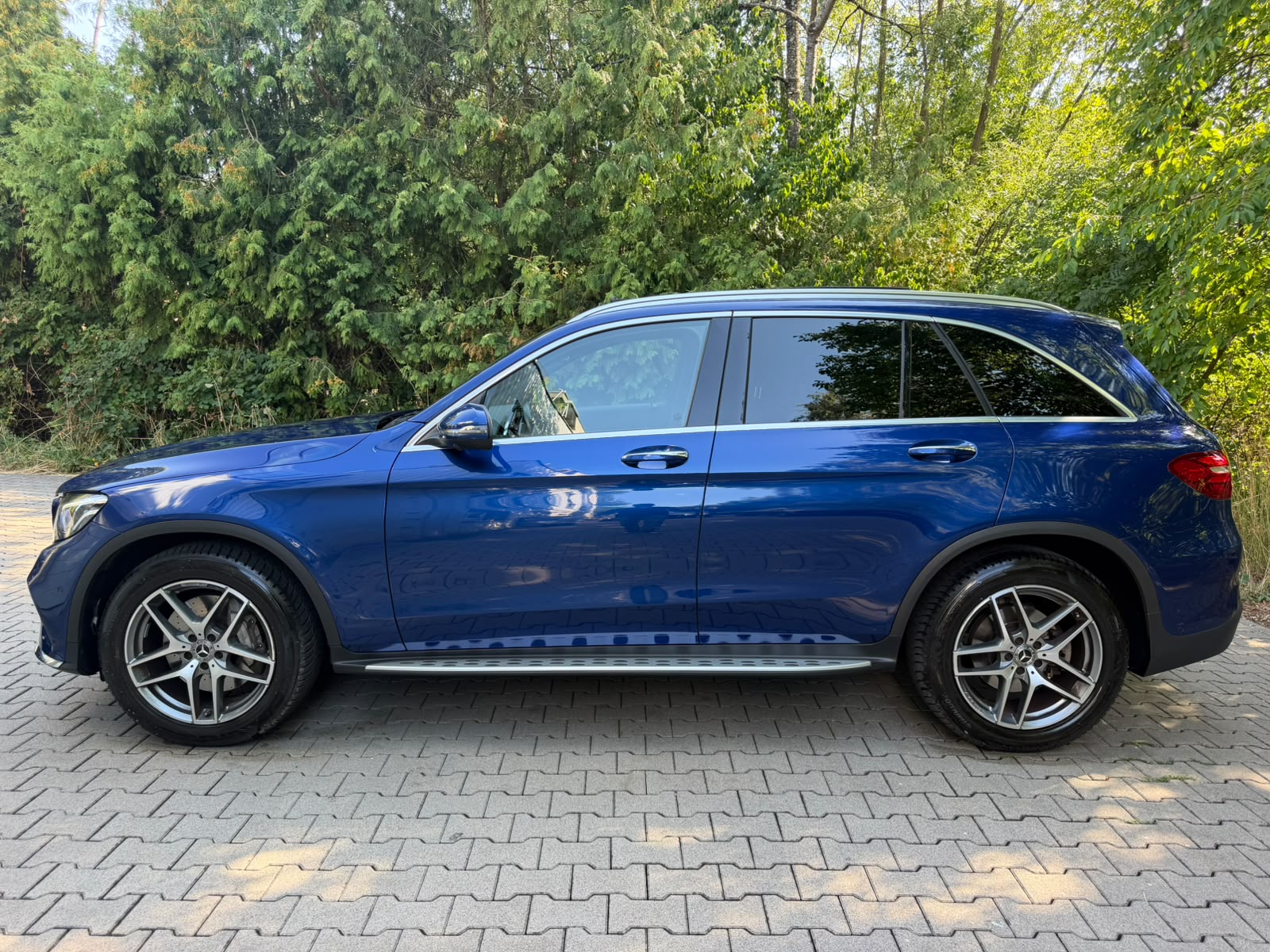 MERCEDES-BENZ GLC 250 d AMG Line 4Matic 9G-Tronic-showroom-element-1