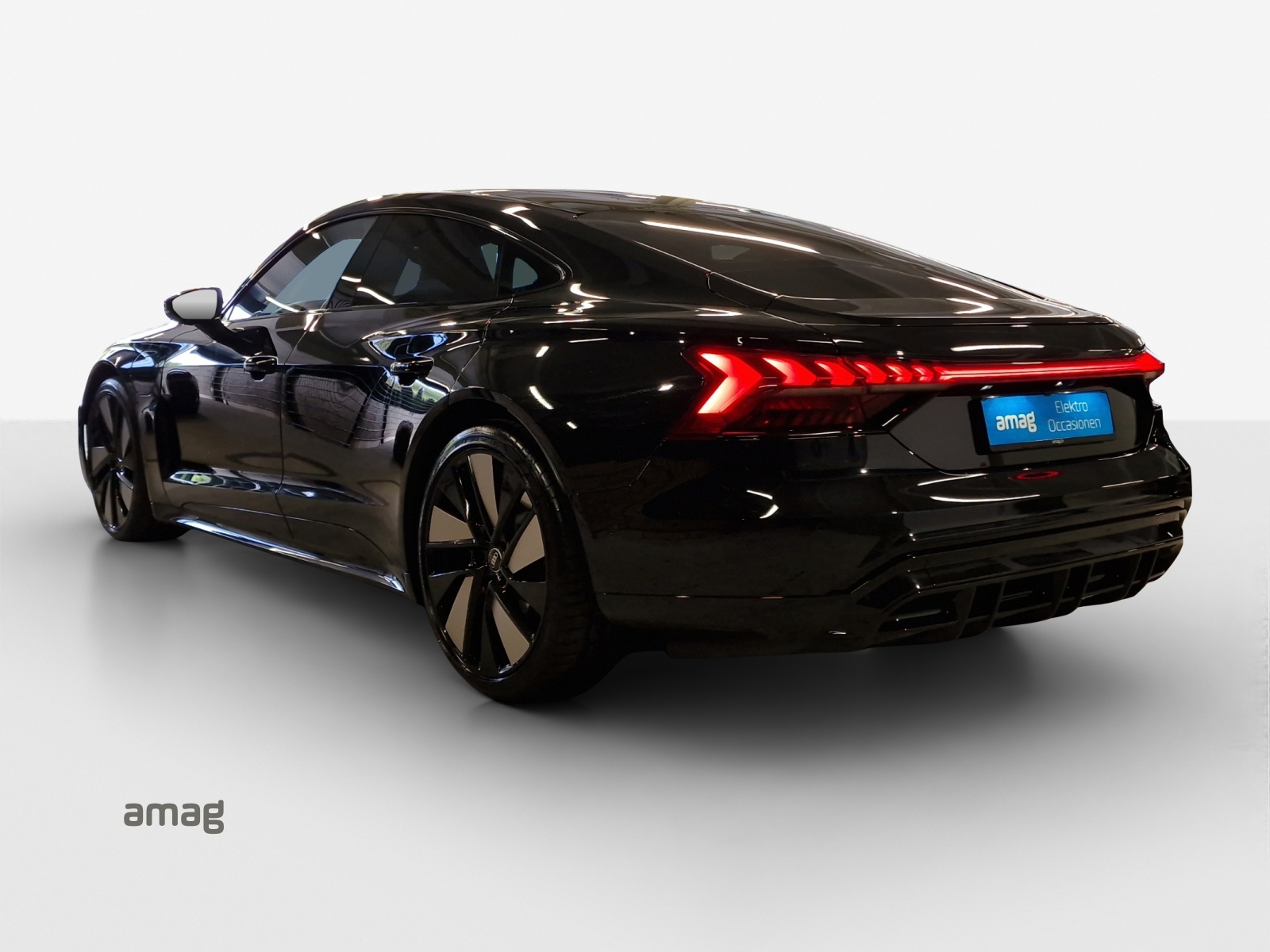 AUDI e-tron GT quattro-showroom-element-2