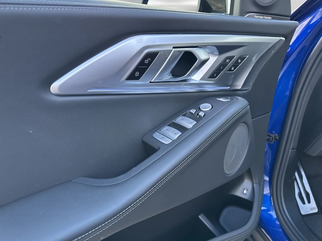 BMW XM xDrive 50e PHEV Steptronic-image-15