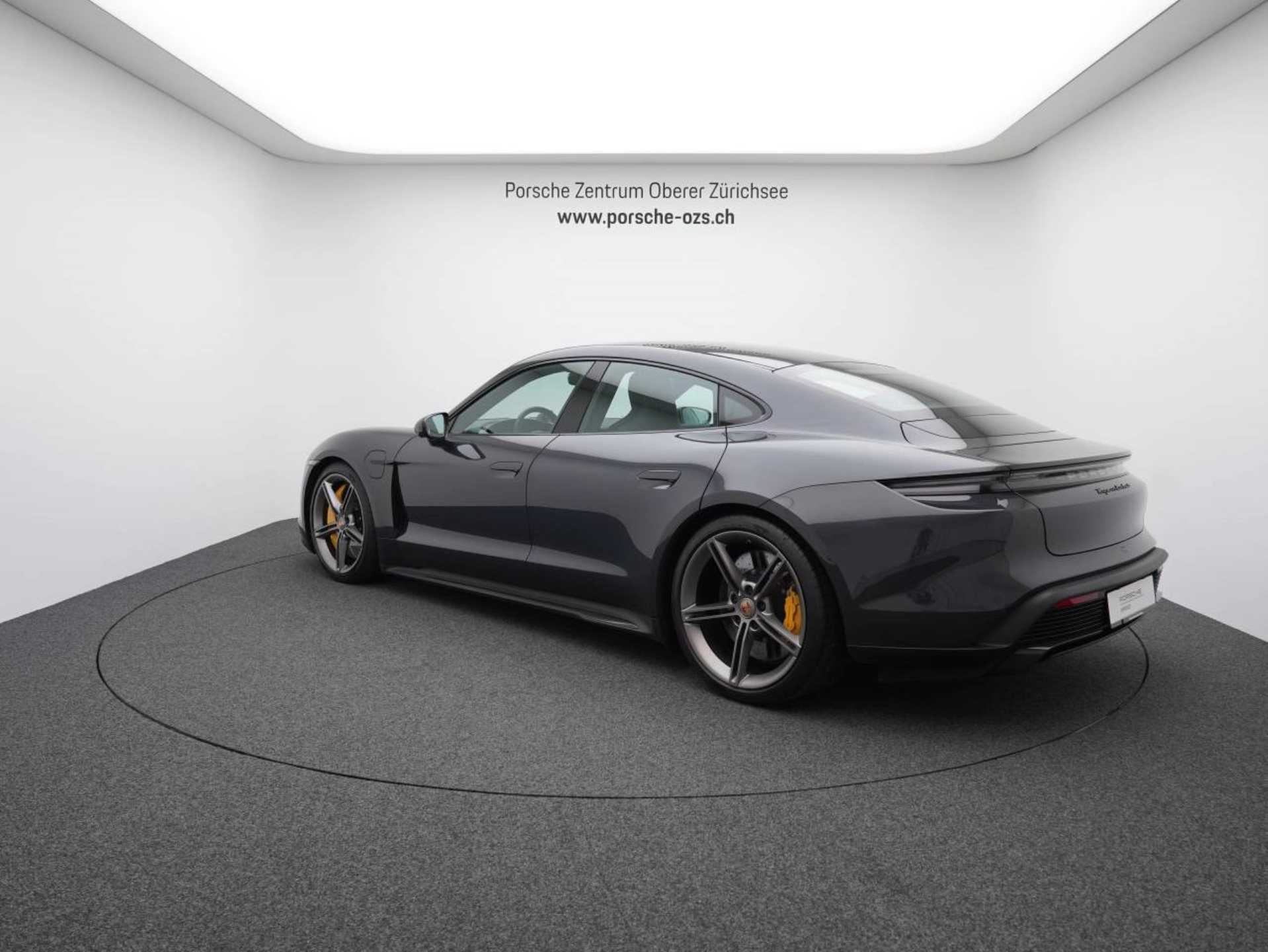 PORSCHE Taycan Turbo S-showroom-element-2