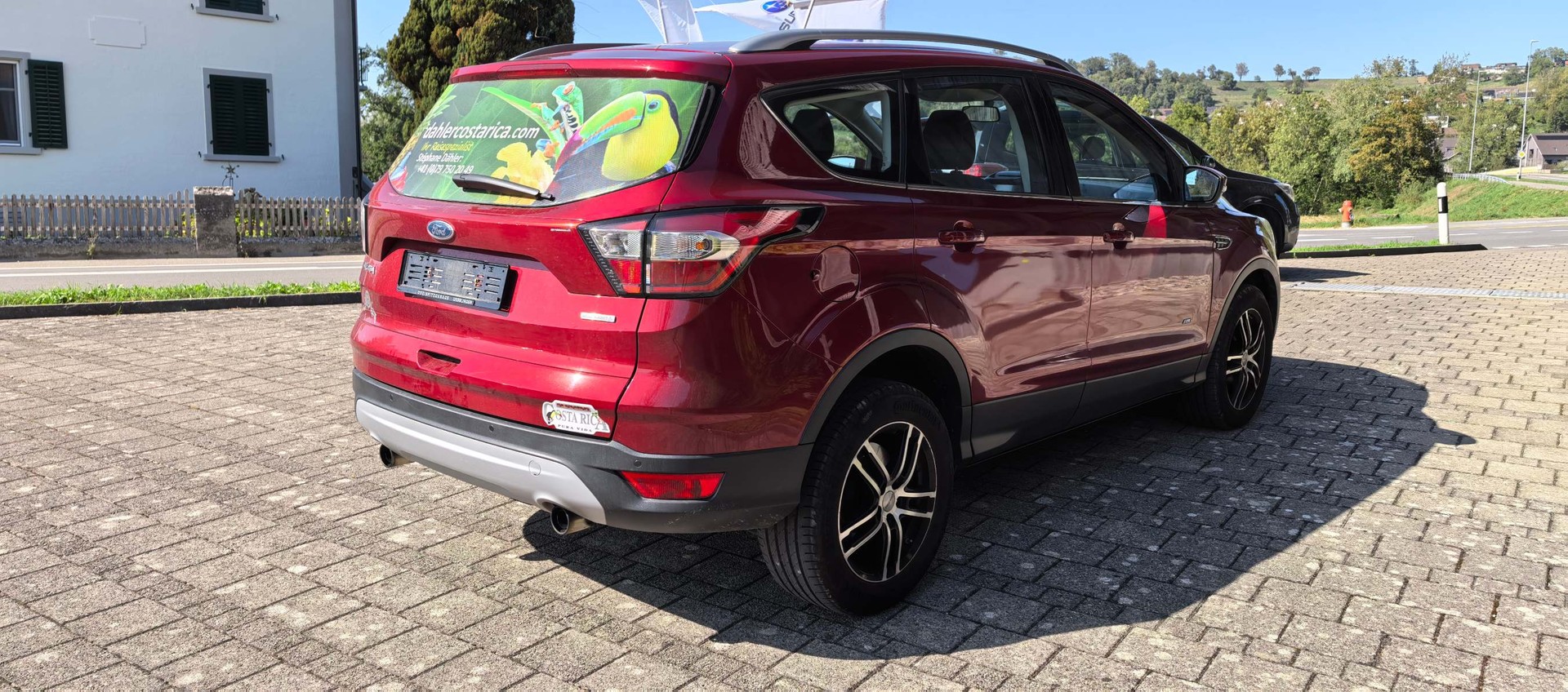 FORD Kuga 1.5 EcoB 182 Business 4WD Automatic-image-3