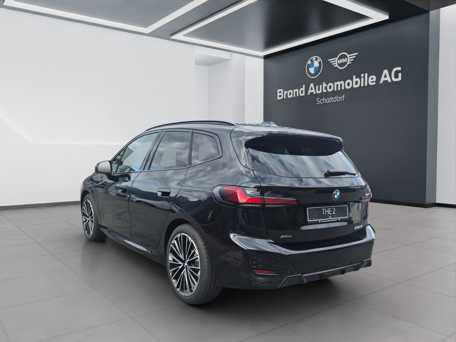 BMW 223i xDrive Active Tourer-showroom-element-2