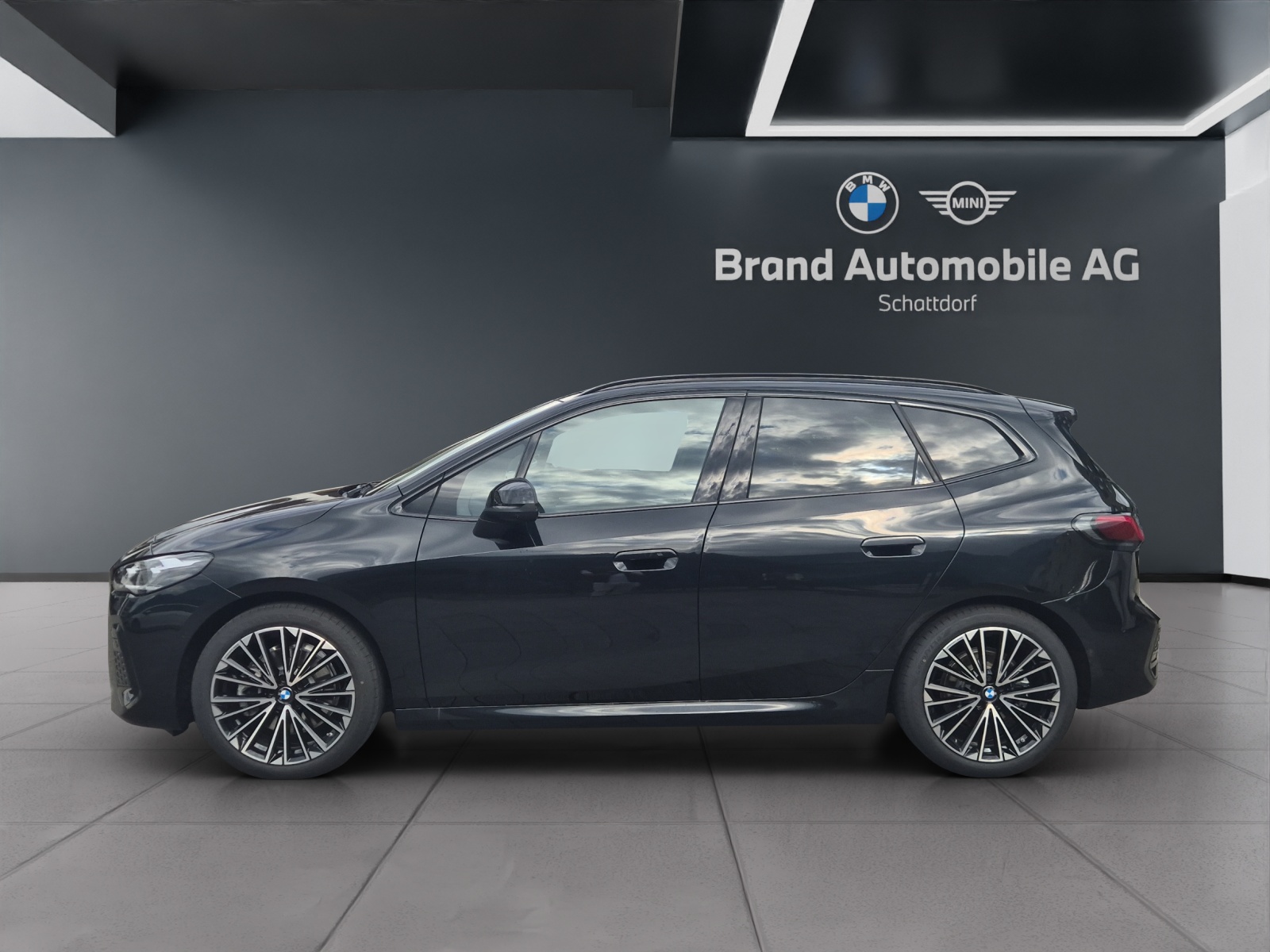BMW 223i xDrive Active Tourer-showroom-element-1
