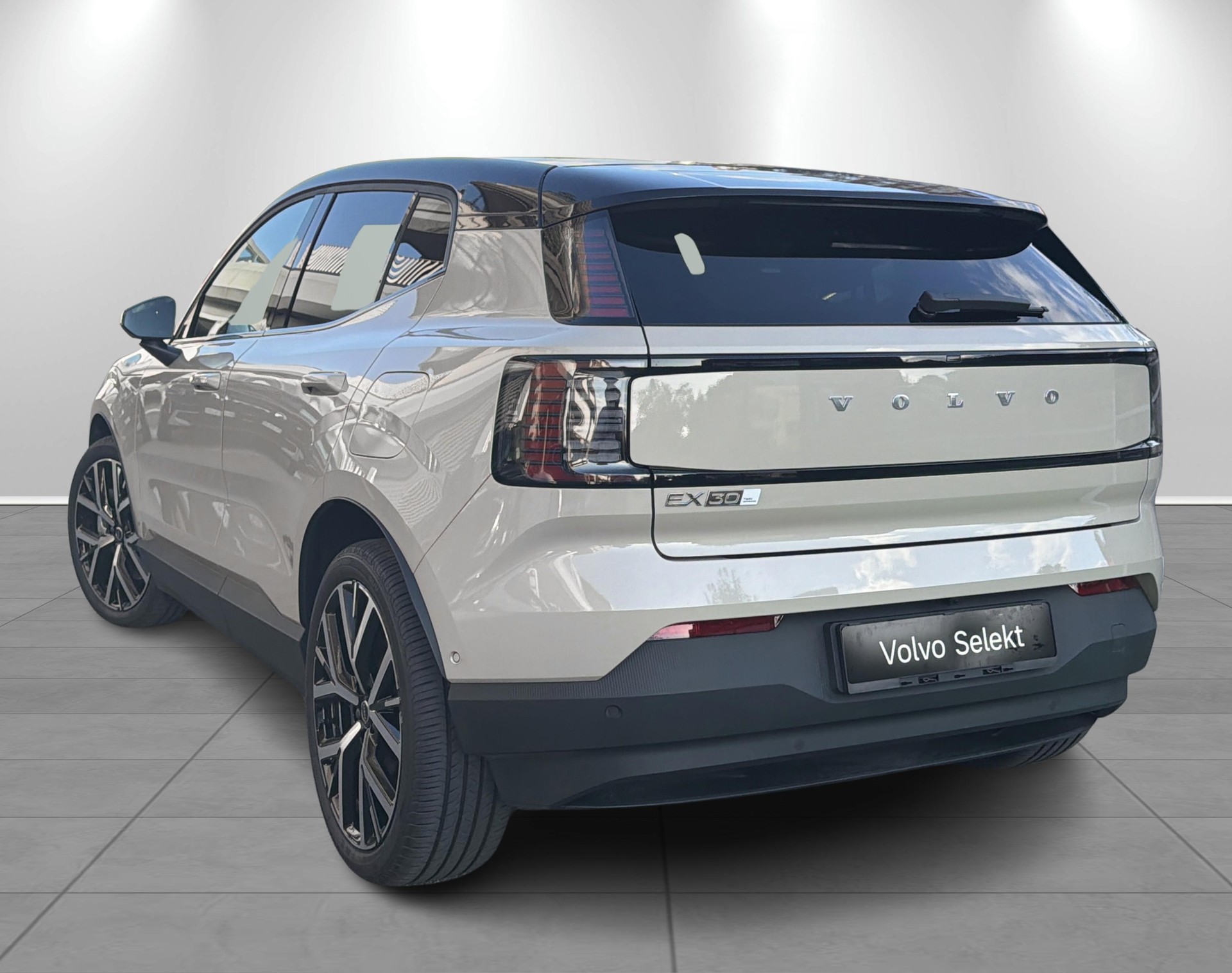 VOLVO EX 30 E60 Twin Ultra Performanc-showroom-element-1