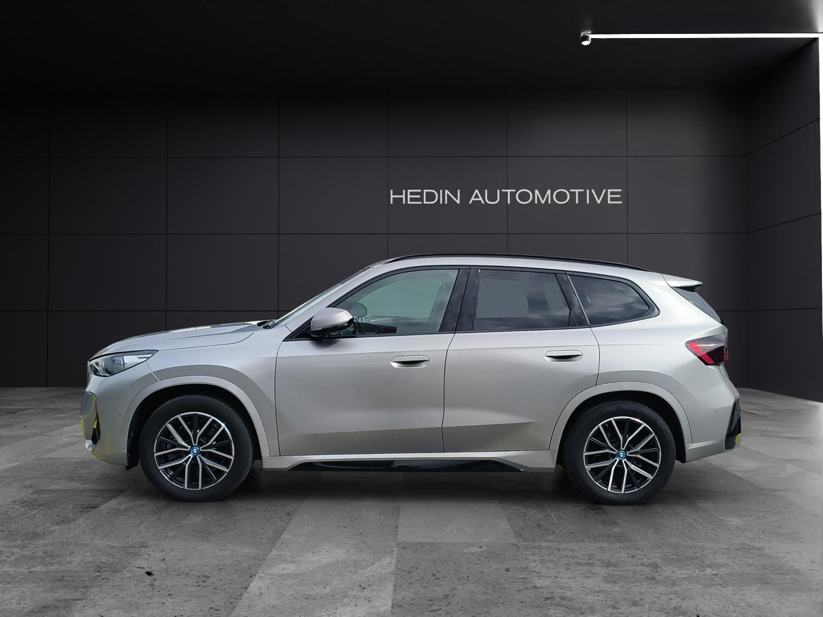 BMW iX1 U11 30 xDrive-showroom-element-1