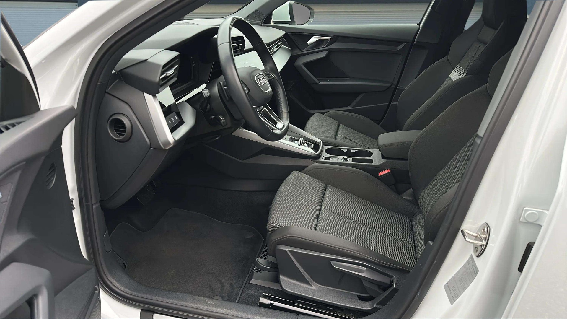 AUDI A3 Sportback 35 TFSI S line S-tronic mit 5J Werksgarantie oder 100000km-image-10