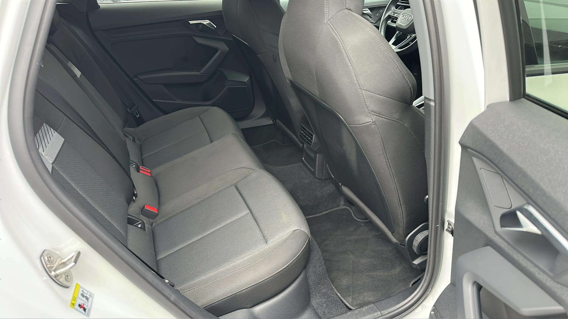AUDI A3 Sportback 35 TFSI S line S-tronic mit 5J Werksgarantie oder 100000km-image-13