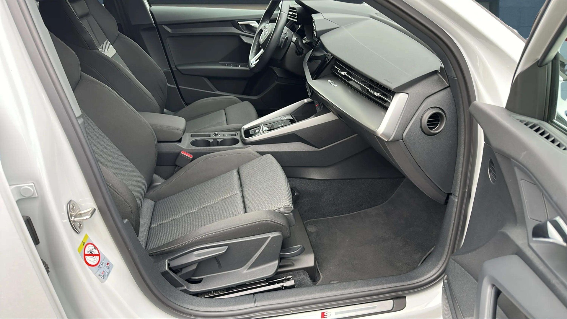 AUDI A3 Sportback 35 TFSI S line S-tronic mit 5J Werksgarantie oder 100000km-image-11