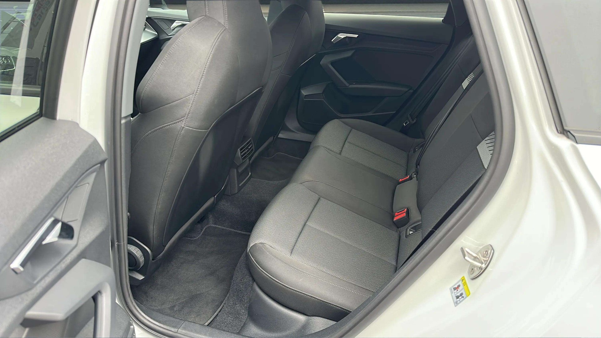 AUDI A3 Sportback 35 TFSI S line S-tronic mit 5J Werksgarantie oder 100000km-image-12