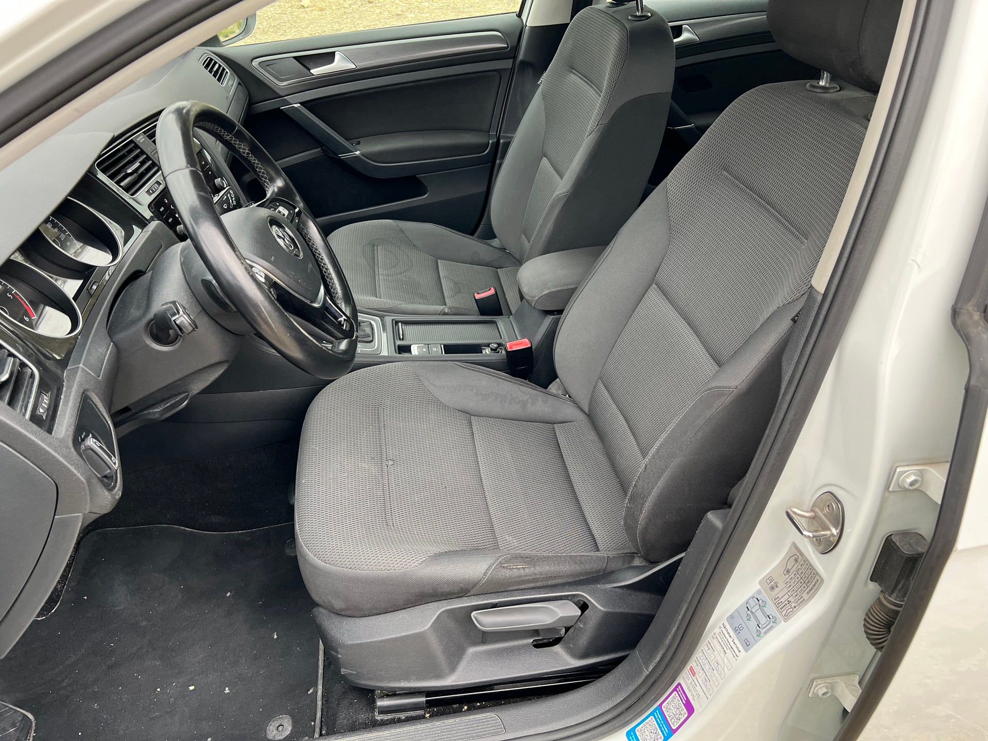 VW Golf Variant 1.6 TDI Comfortline DSG-image-8