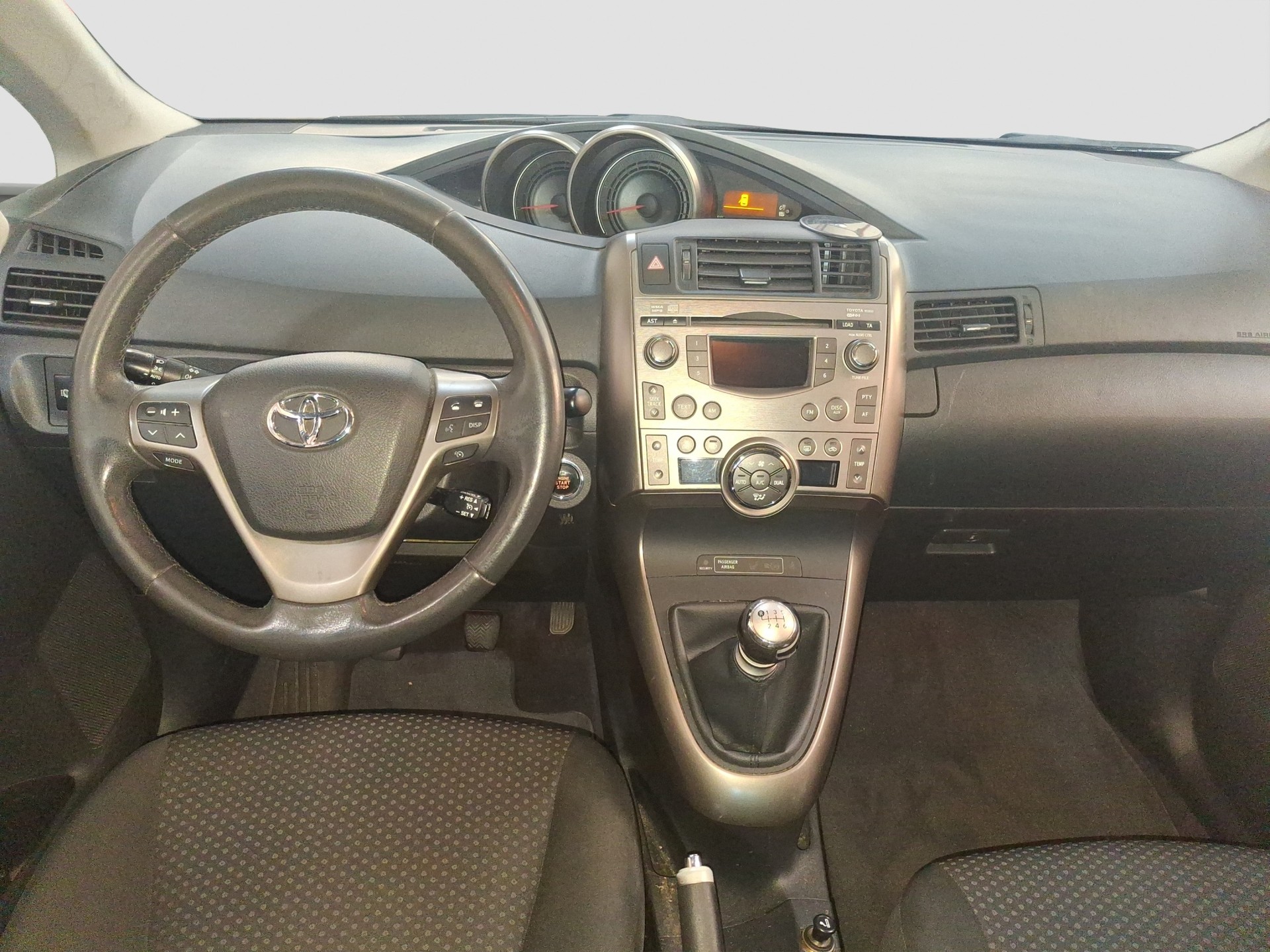 TOYOTA Verso 2.2 D-CAT Linea Sol-image-9