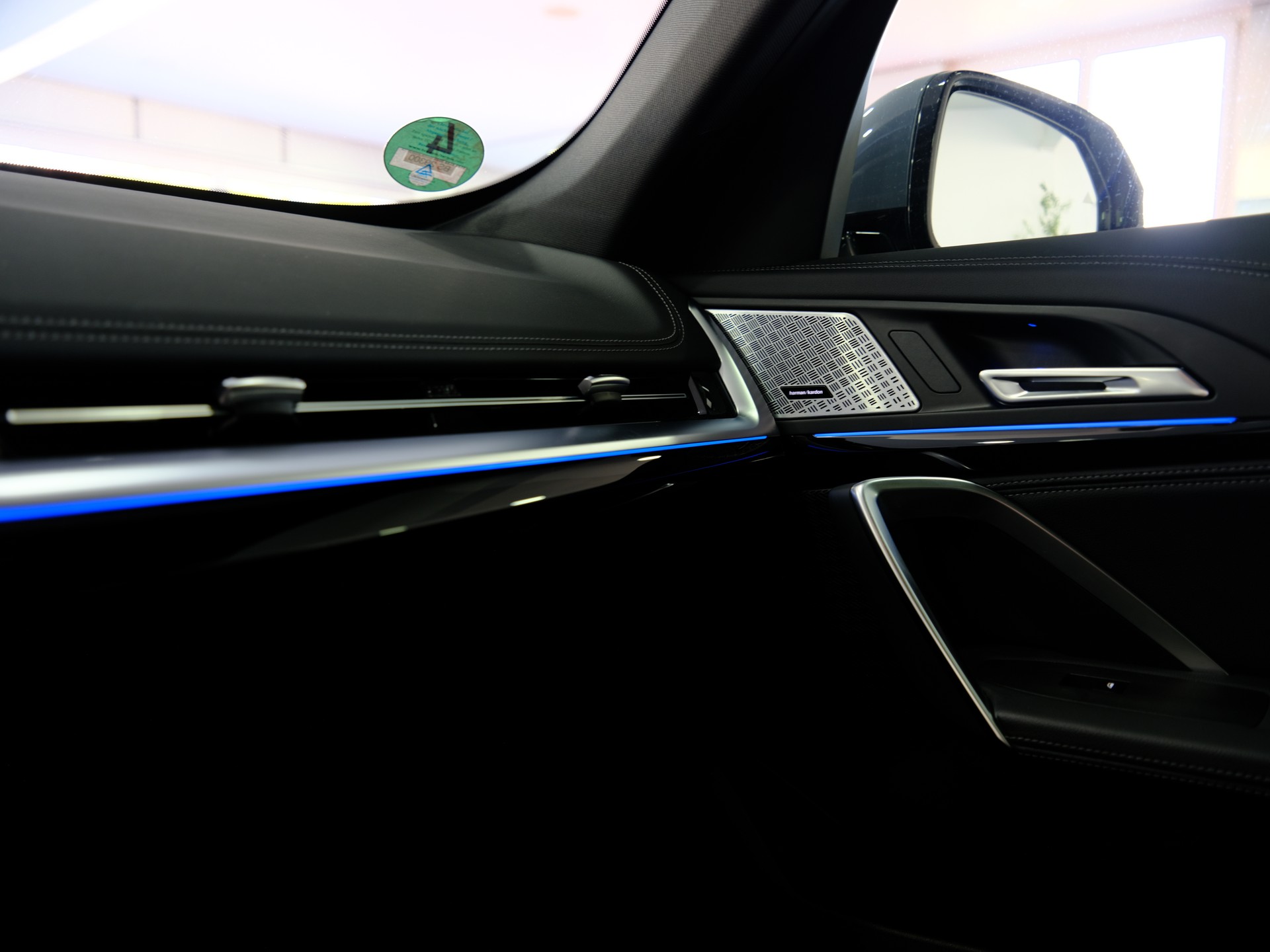 BMW X1 xDrive 23d 48V M Sport *360° Kamera* *Panoramadach*-image-18