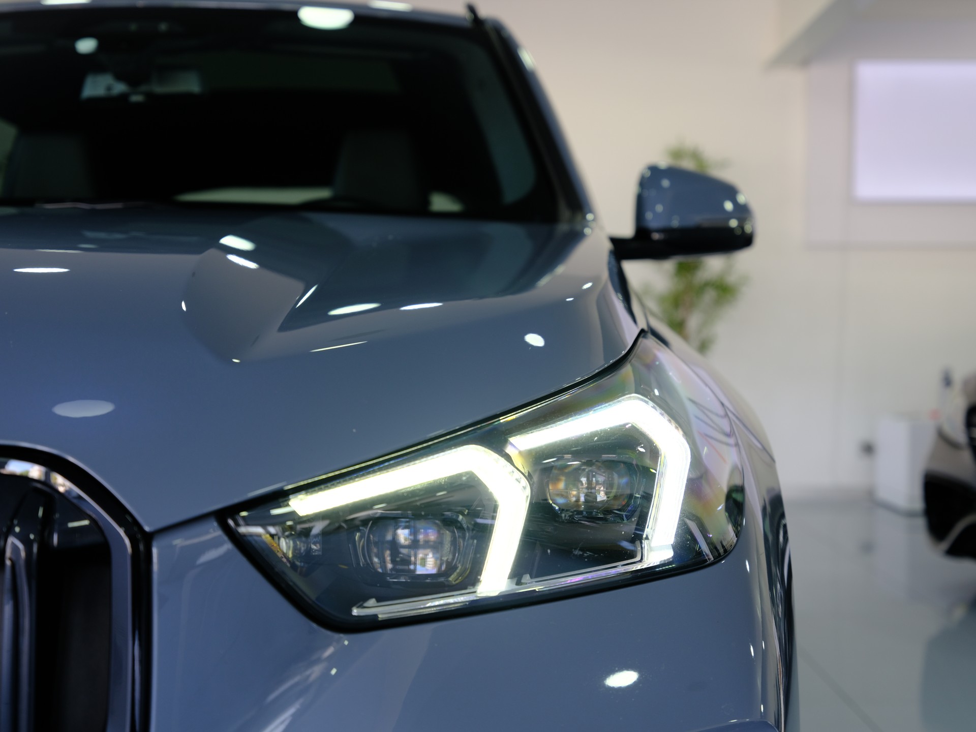 BMW X1 xDrive 23d 48V M Sport *360° Kamera* *Panoramadach*-image-11