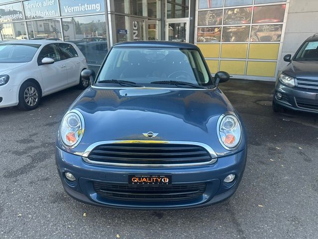 MINI One-showroom-element-2