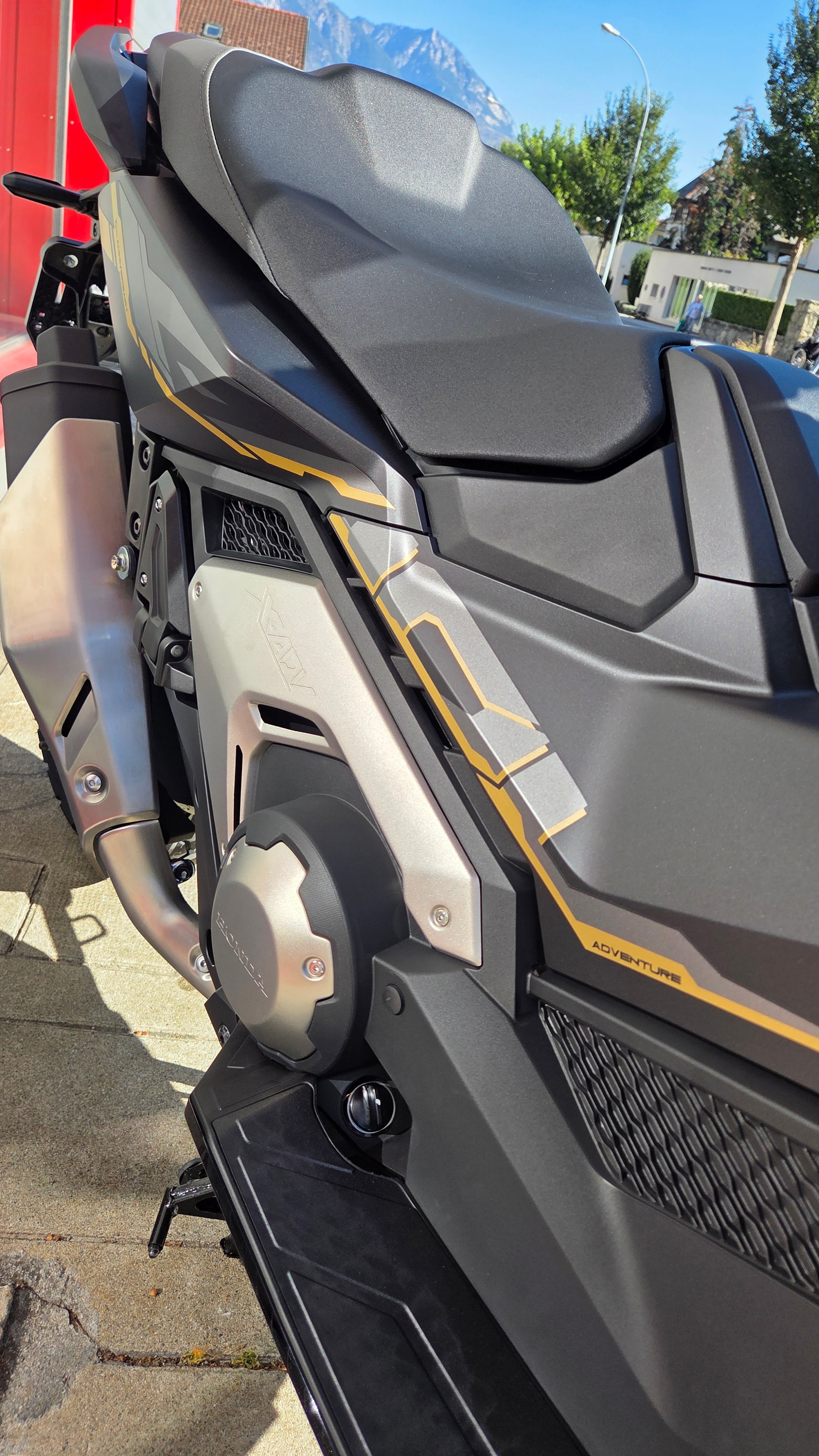 HONDA X-ADV 750-image-5