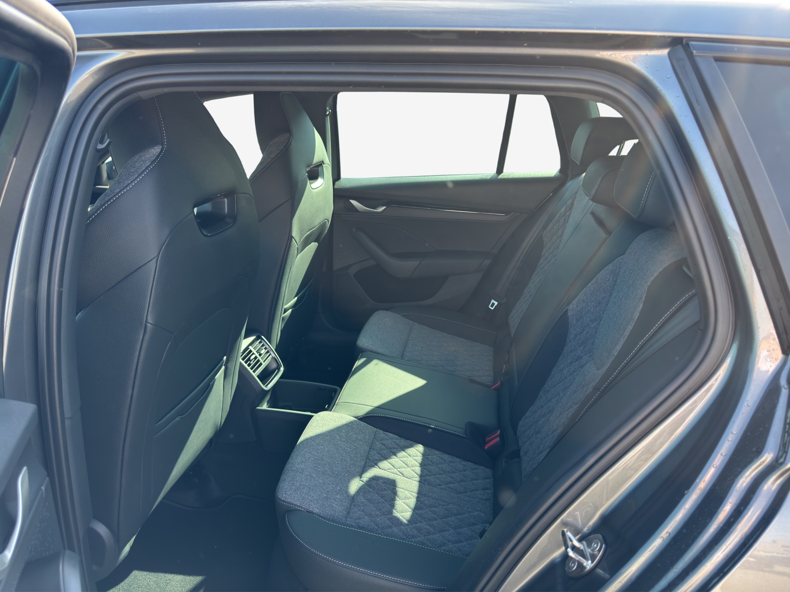 SKODA Octavia Sportline Dynamic 2.0 TSI 204PS 7DSG 4x4-image-11