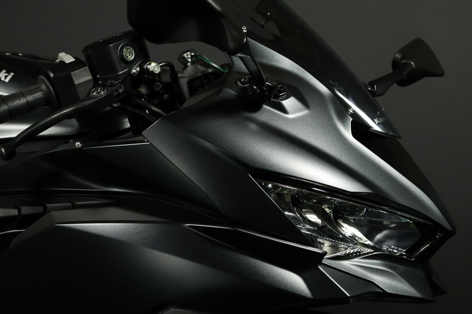 KAWASAKI Ninja ZX-4RR (57/35 KW) *Black Edition* Level 3-image-4