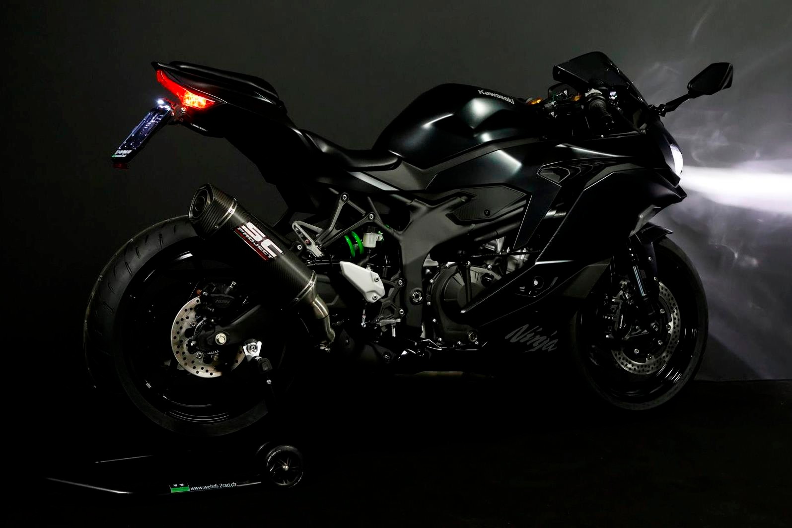 KAWASAKI Ninja ZX-4RR (57/35 KW) *Black Edition* Level 3-image-12
