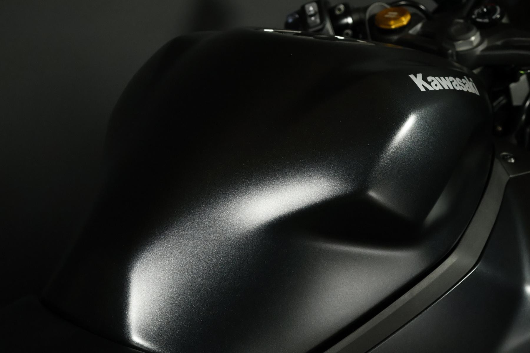 KAWASAKI Ninja ZX-4RR (57/35 KW) *Black Edition* Level 3-image-6