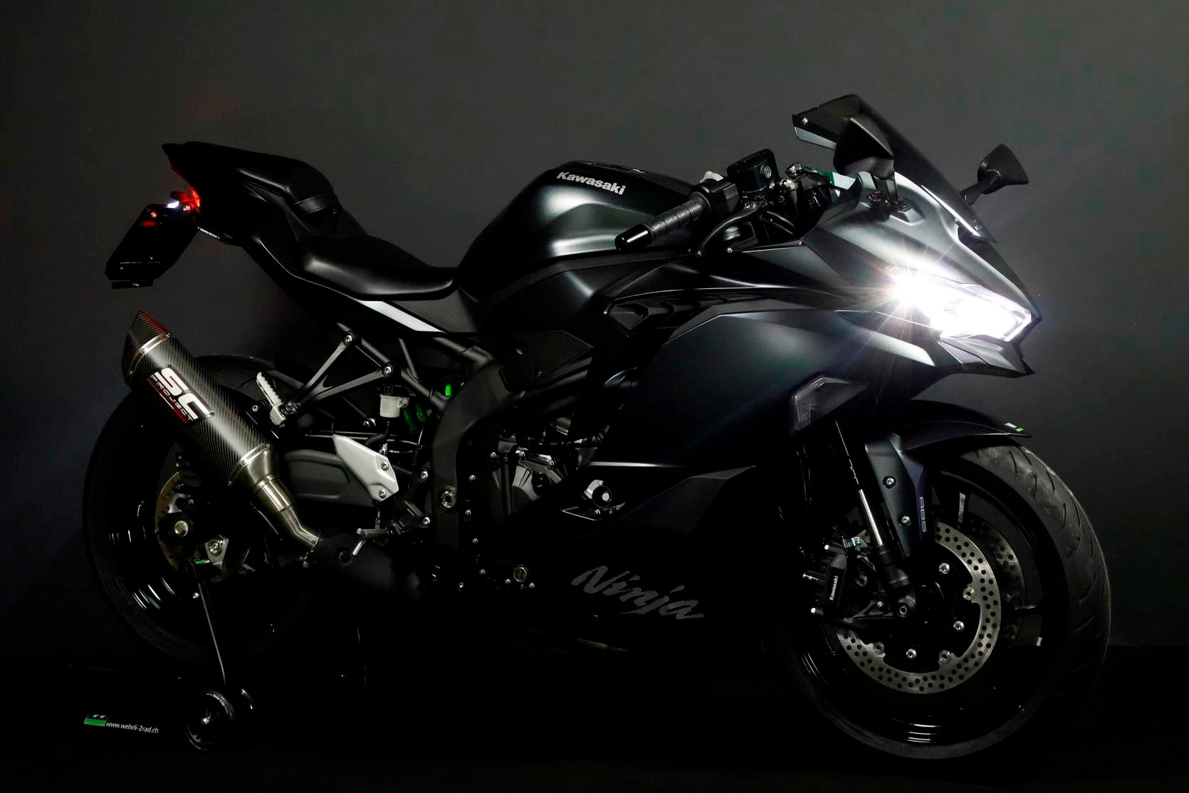 KAWASAKI Ninja ZX-4RR (57/35 KW) *Black Edition* Level 3-image-1