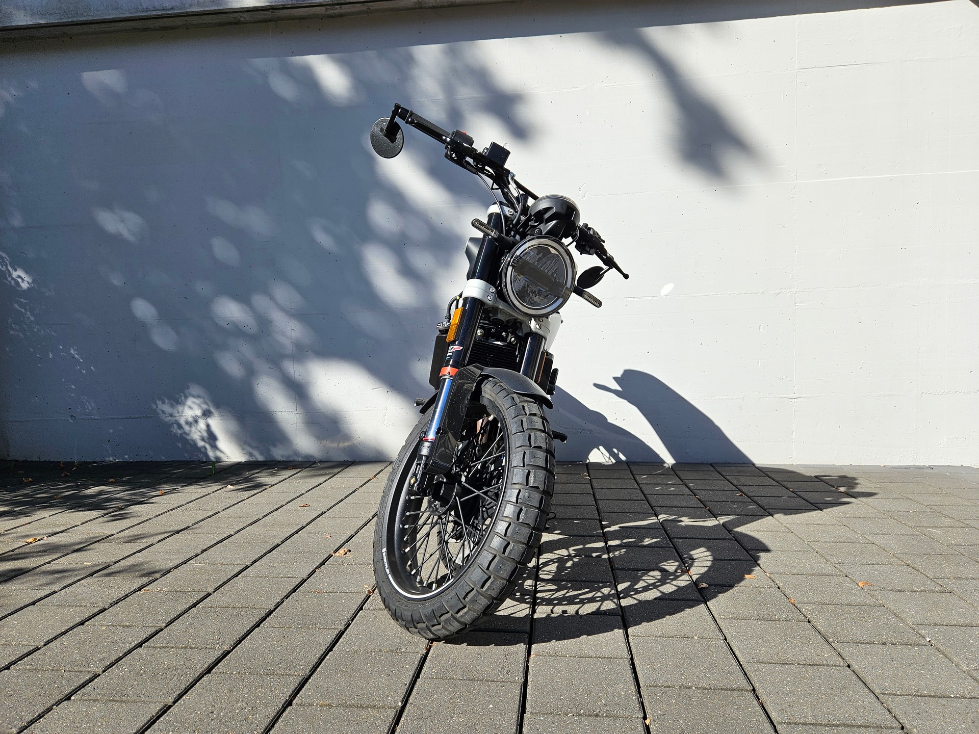 HUSQVARNA Svartpilen 125-image-2