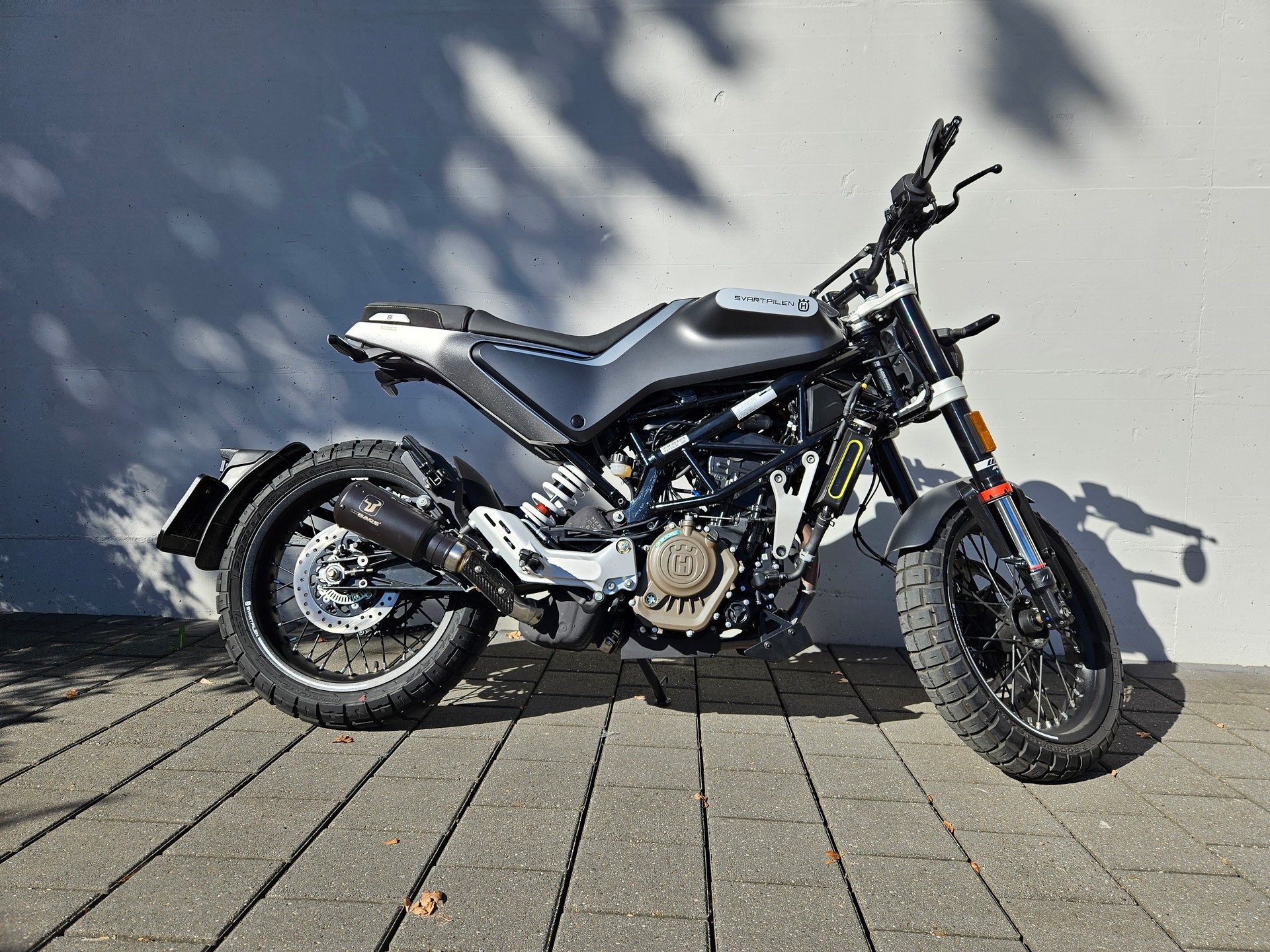 HUSQVARNA Svartpilen 125-image-1