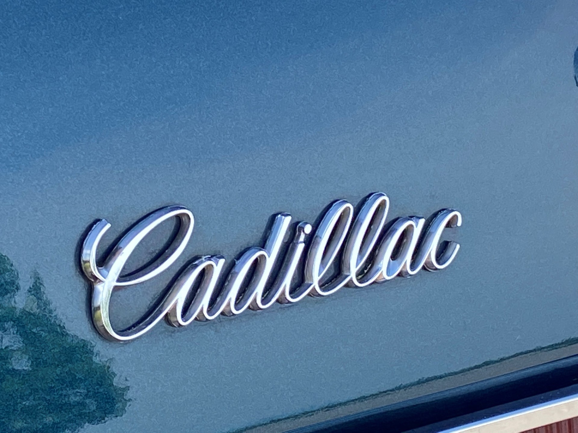 CADILLAC DEVILLE Sedan-image-6