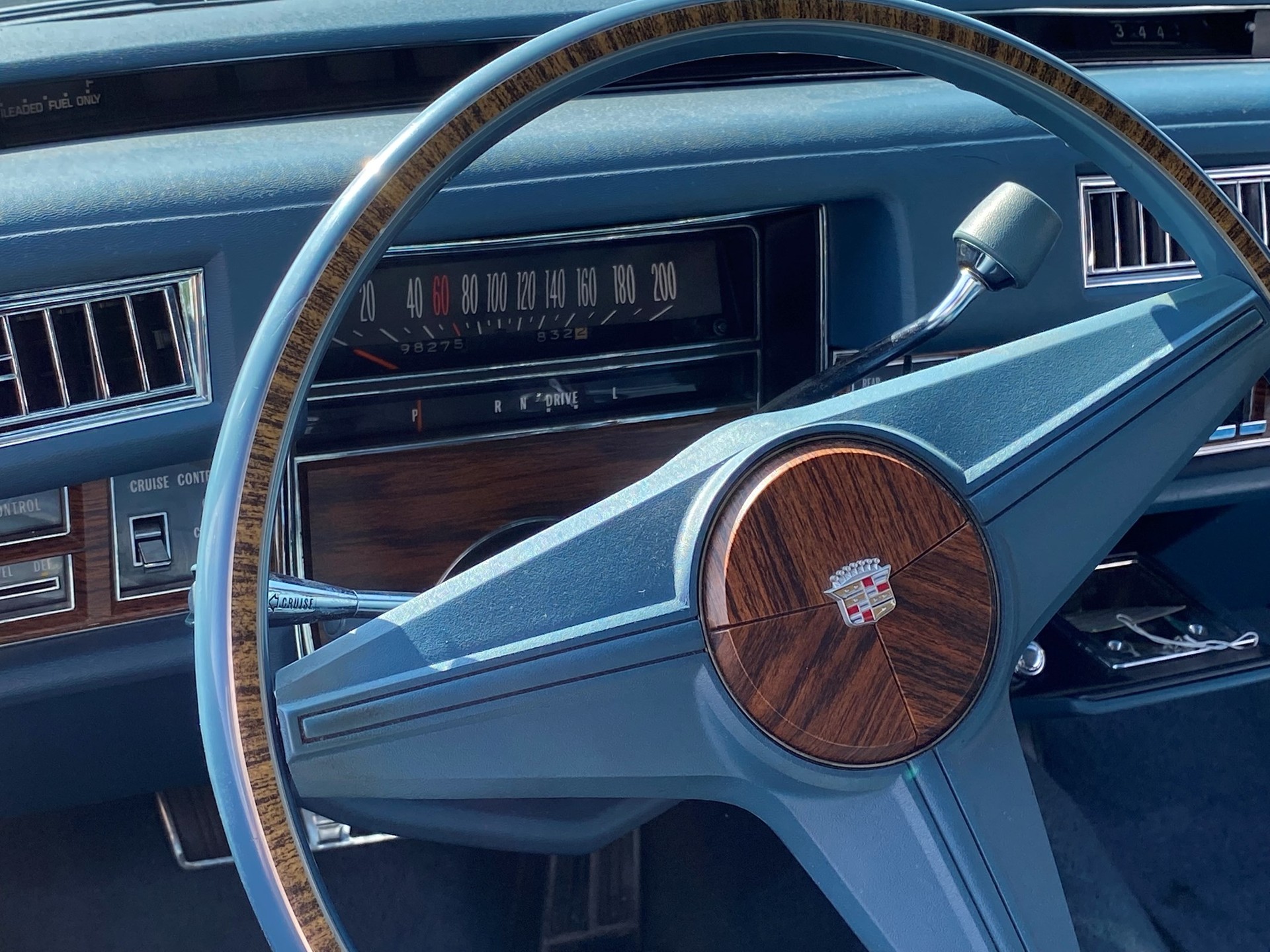 CADILLAC DEVILLE Sedan-image-8