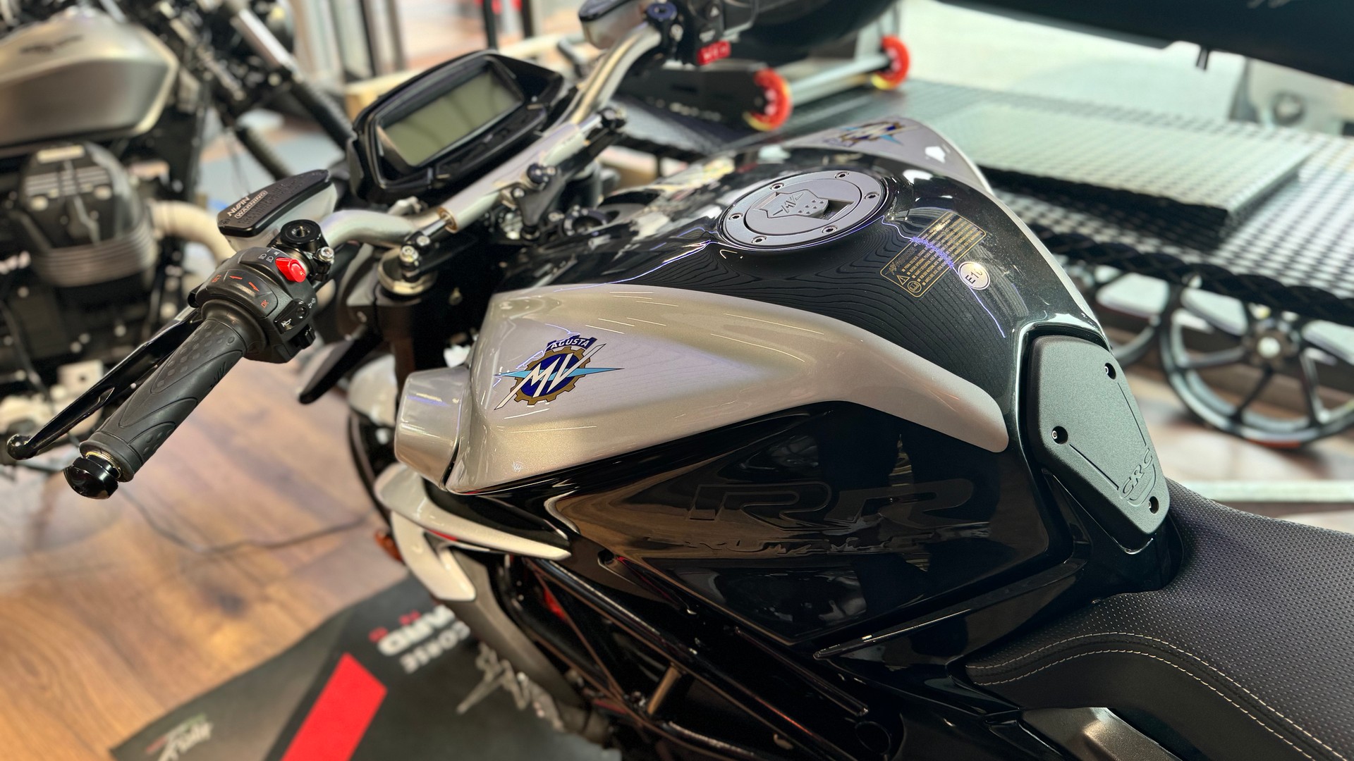 MV AGUSTA B3 Brutale 800 RR ABS-image-2