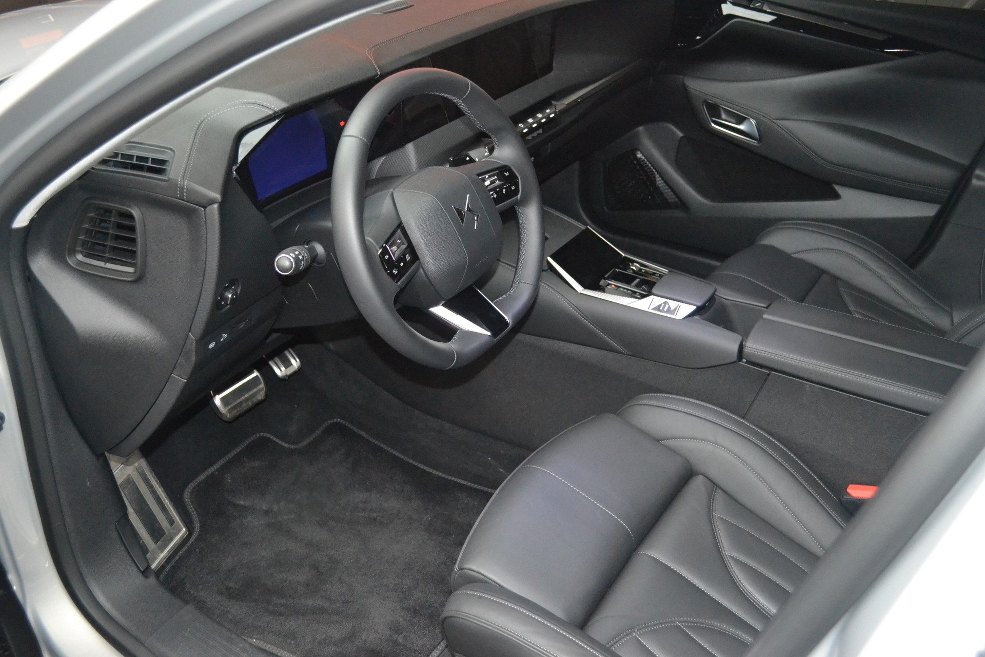 DS AUTOMOBILES DS 4 1.4 Blue HDi Rivoli EAT8-image-4