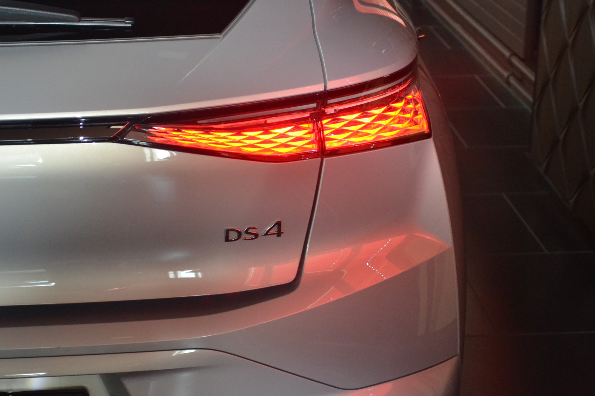 DS AUTOMOBILES DS 4 1.4 Blue HDi Rivoli EAT8-image-12