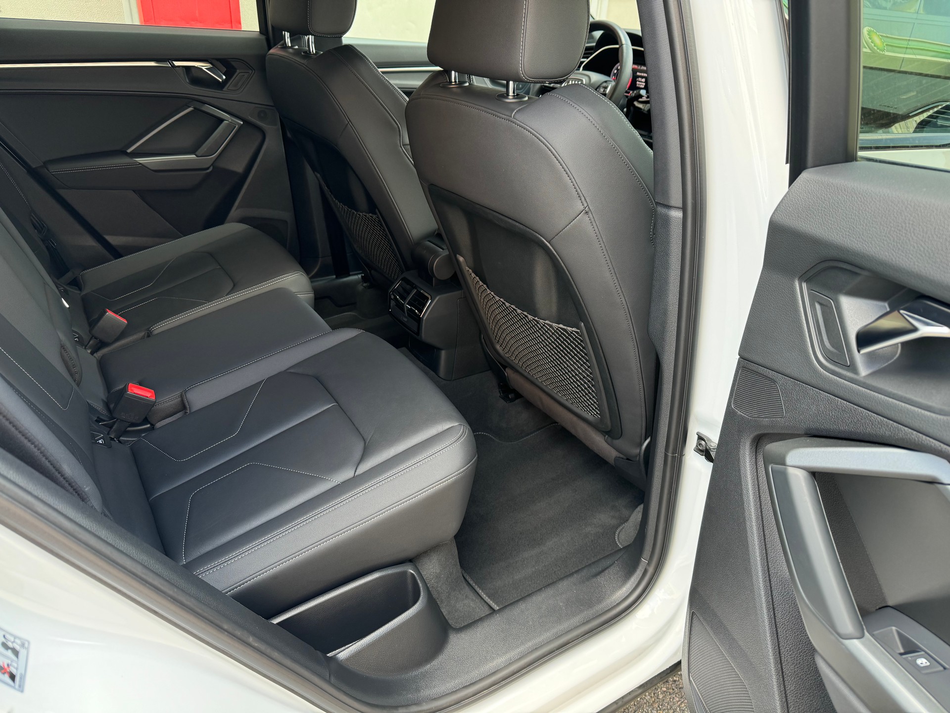 AUDI Q3 Sportback 45 TFSI S line quattro-image-8