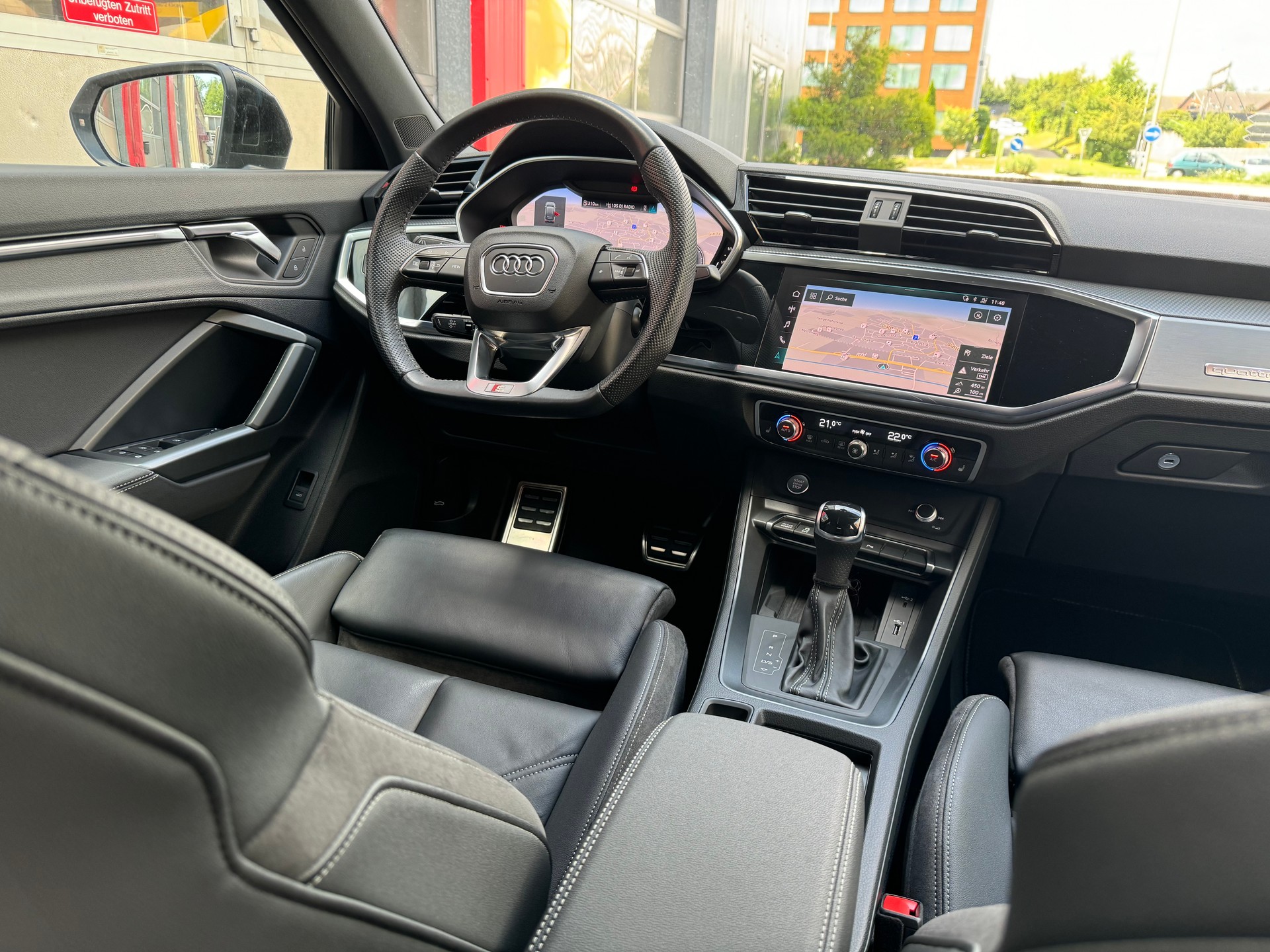 AUDI Q3 Sportback 45 TFSI S line quattro-image-13