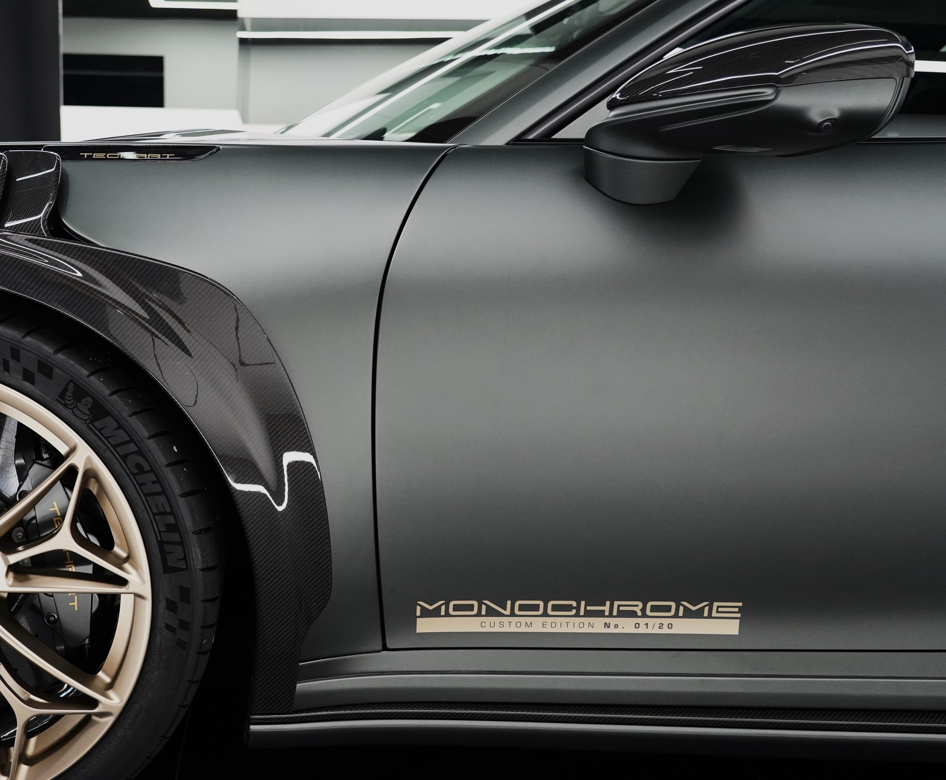 PORSCHE 911 Turbo S-image-6