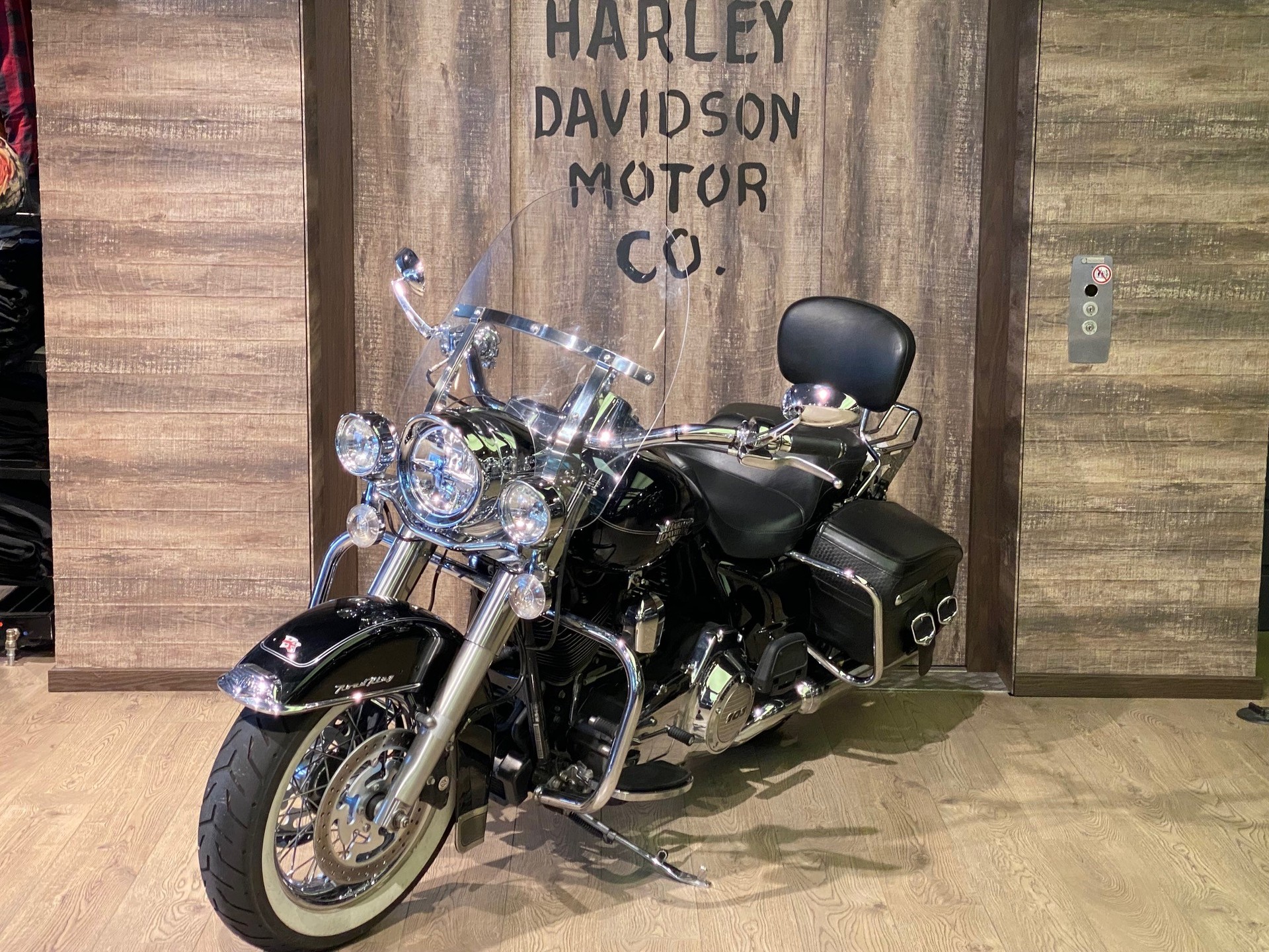 HARLEY-DAVIDSON FLHRC Road King Classic 103 ABS-image-2