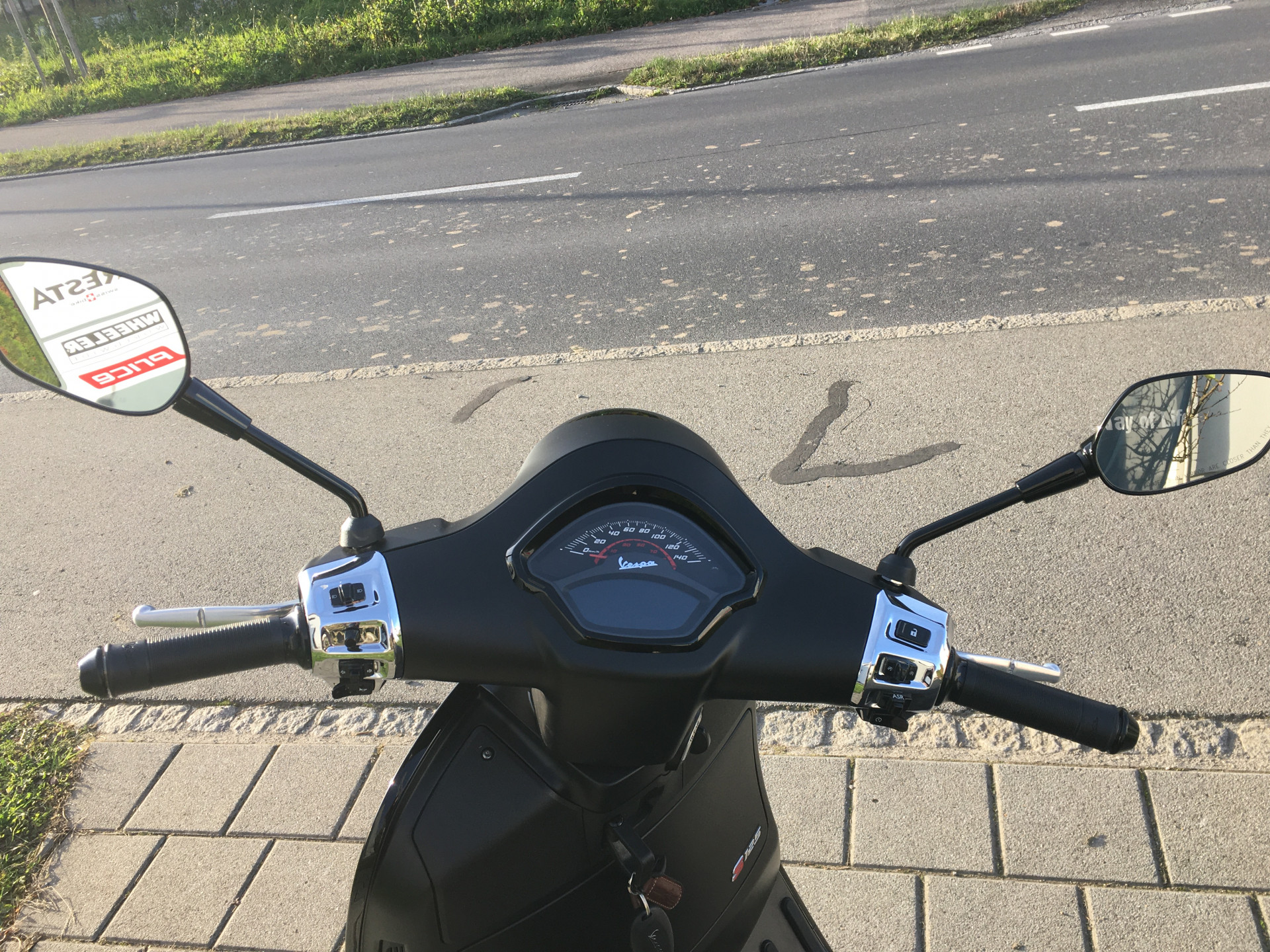 PIAGGIO Vespa GTS 125 Super-image-3
