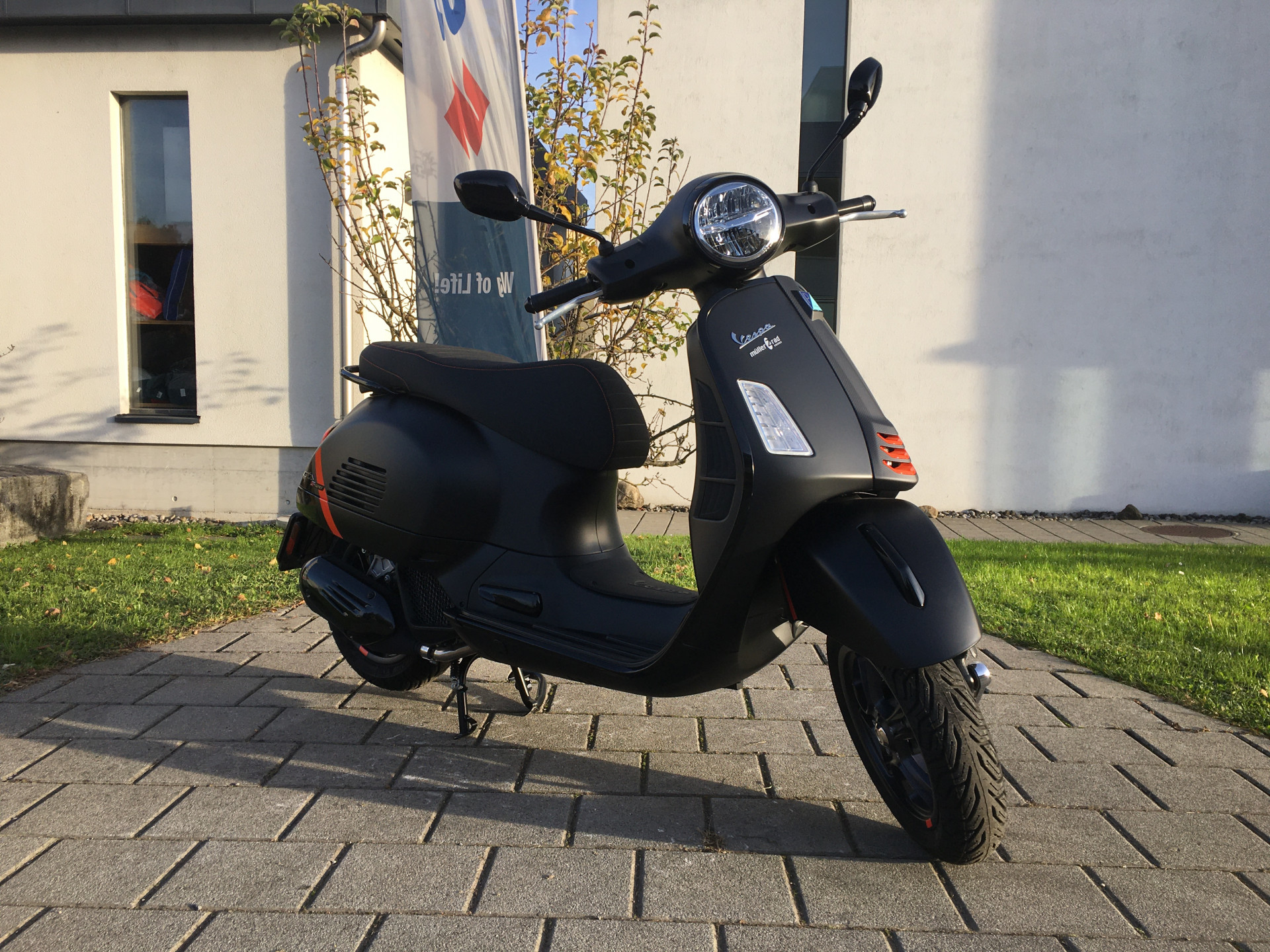 PIAGGIO Vespa GTS 125 Super-image-0