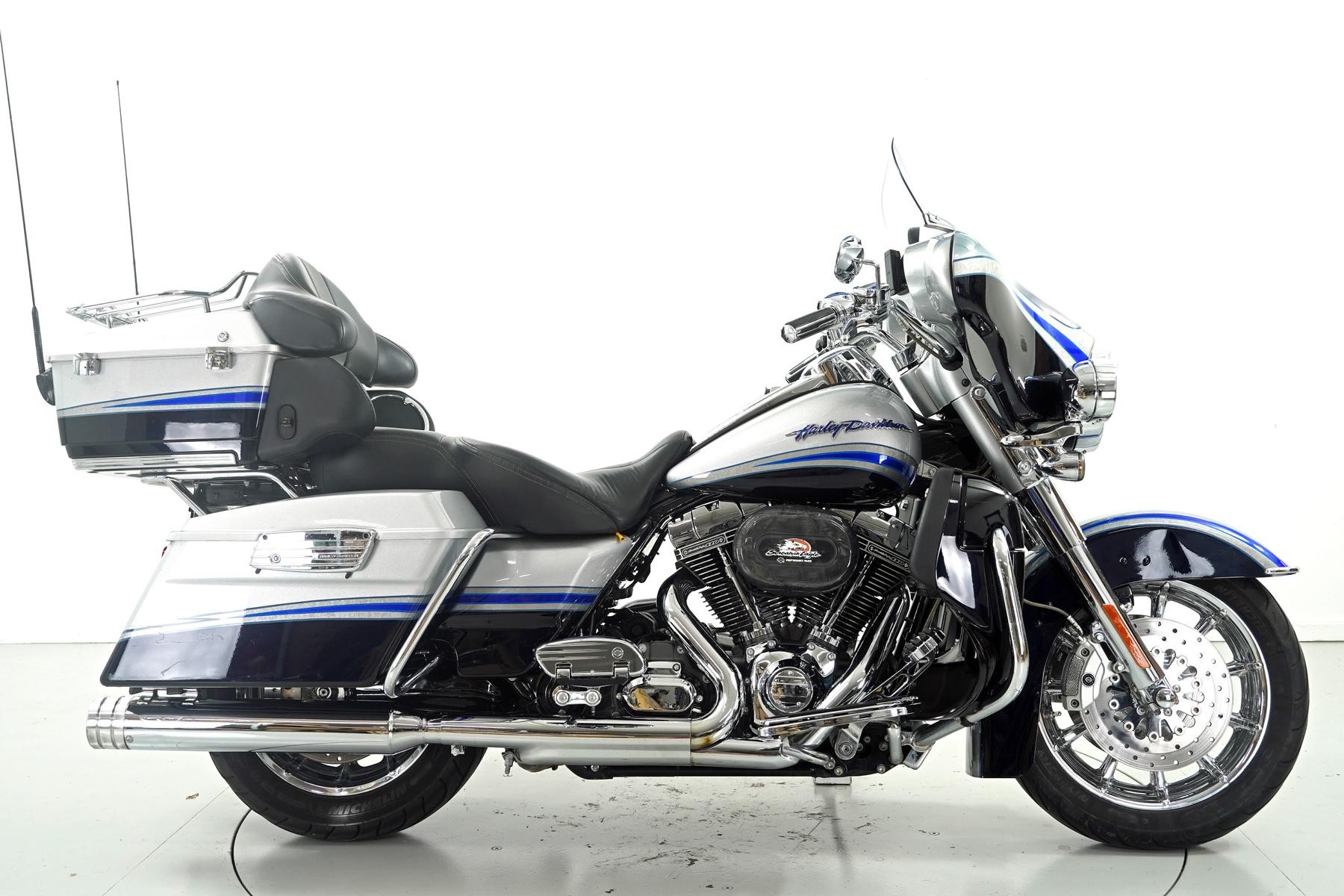 HARLEY-DAVIDSON FLHTCUSE 4-showroom-element-3